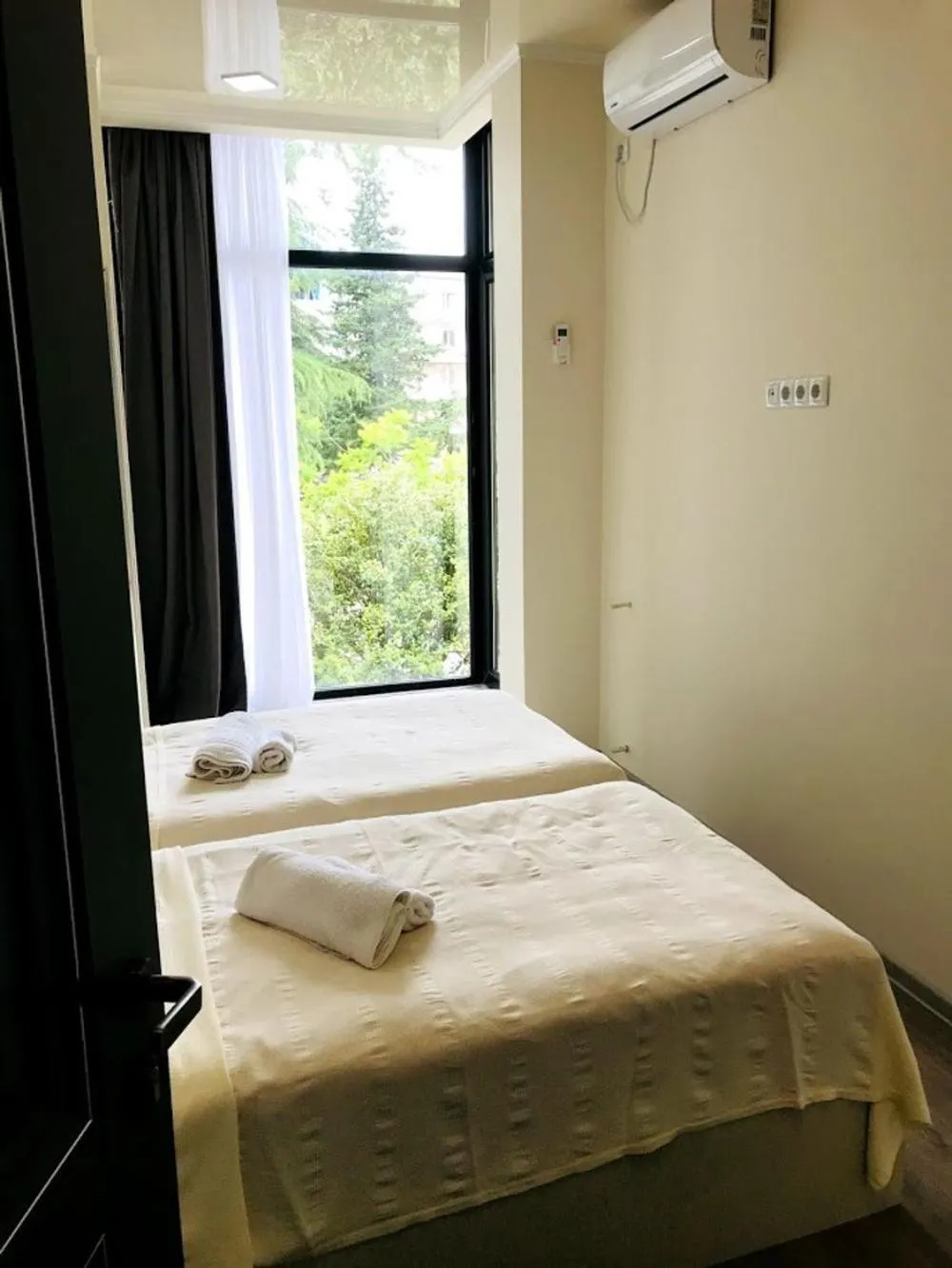 Property building, Bed in Gurya