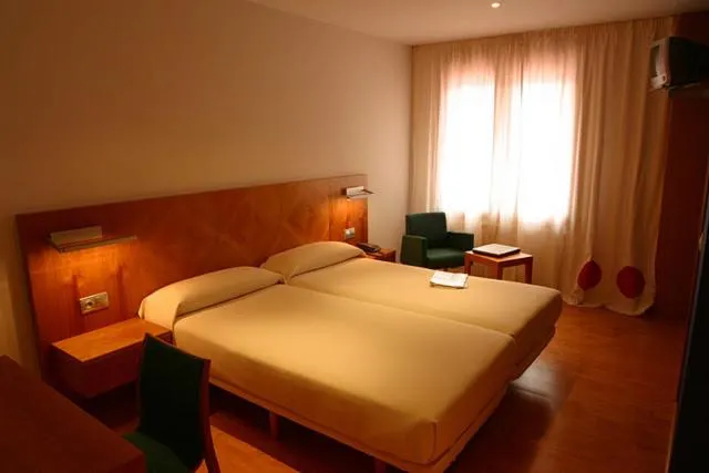 Photo of the whole room, Bed in AB Murias Blancas