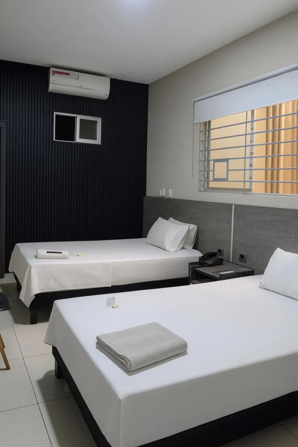 Bed in Hotel Doral Inn