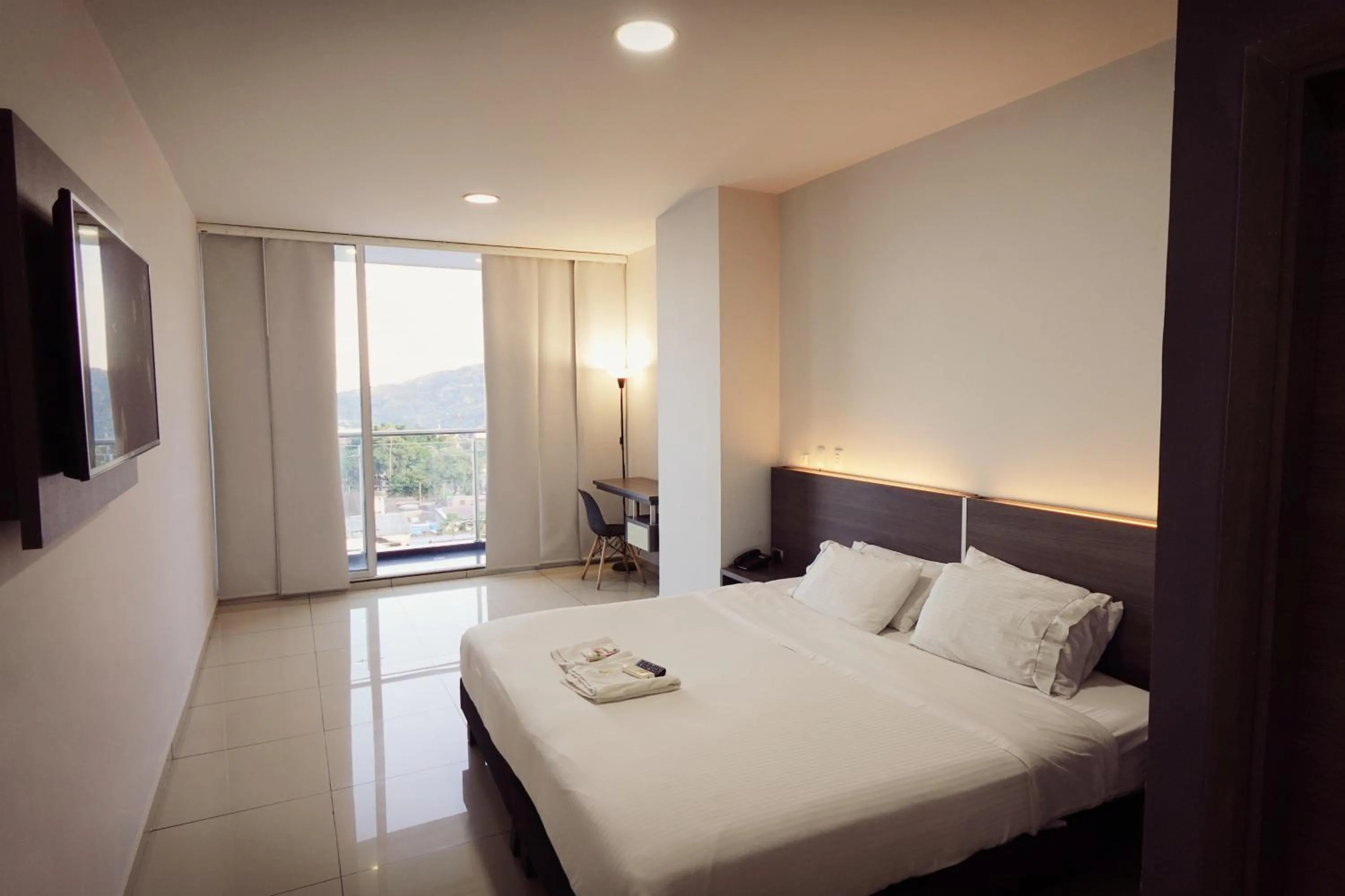 Bed in Hotel Doral Inn