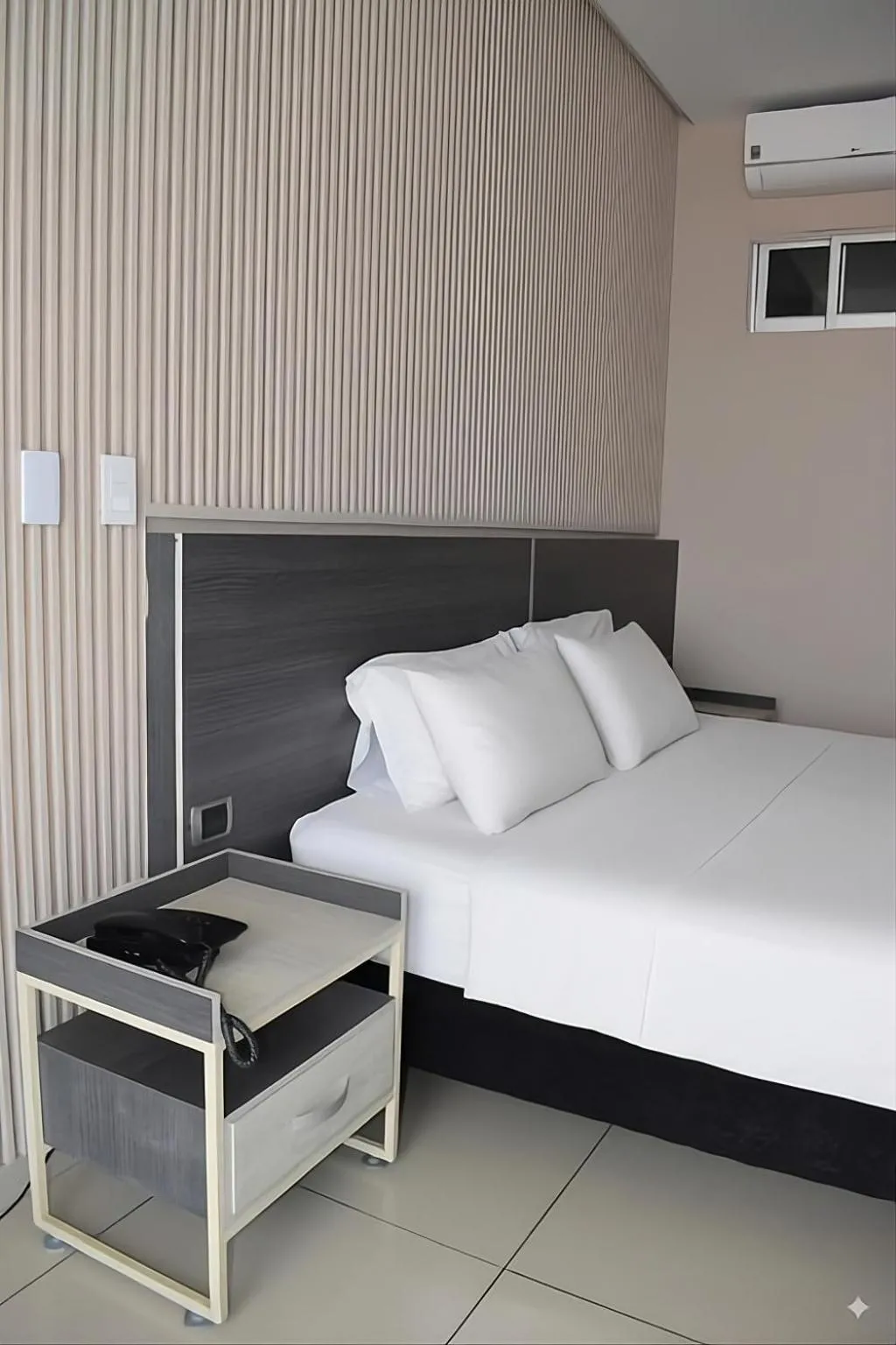 Bed in Hotel Doral Inn