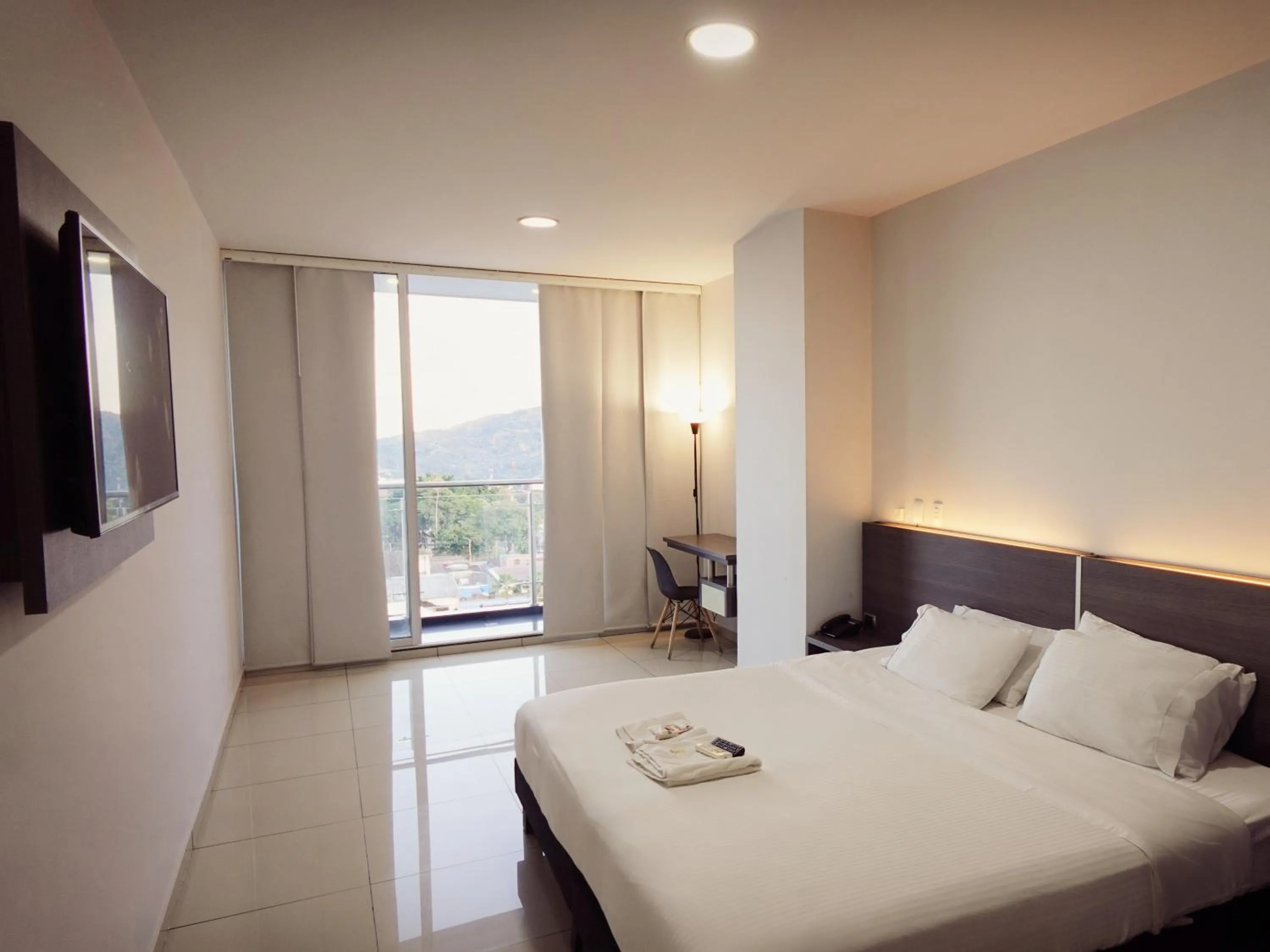 Bed in Hotel Doral Inn