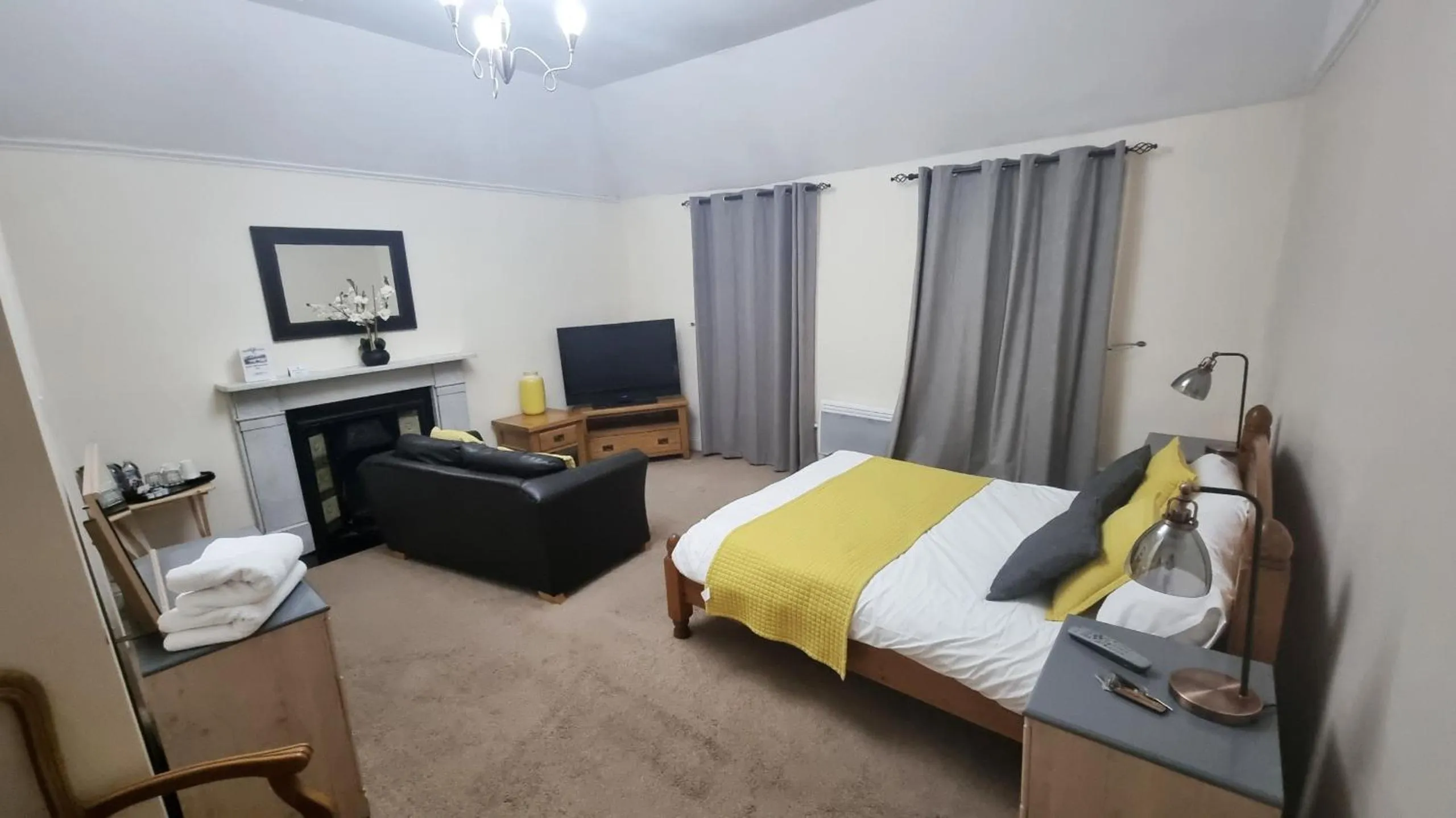 Bedroom, Bed in The George & Dragon Hotel