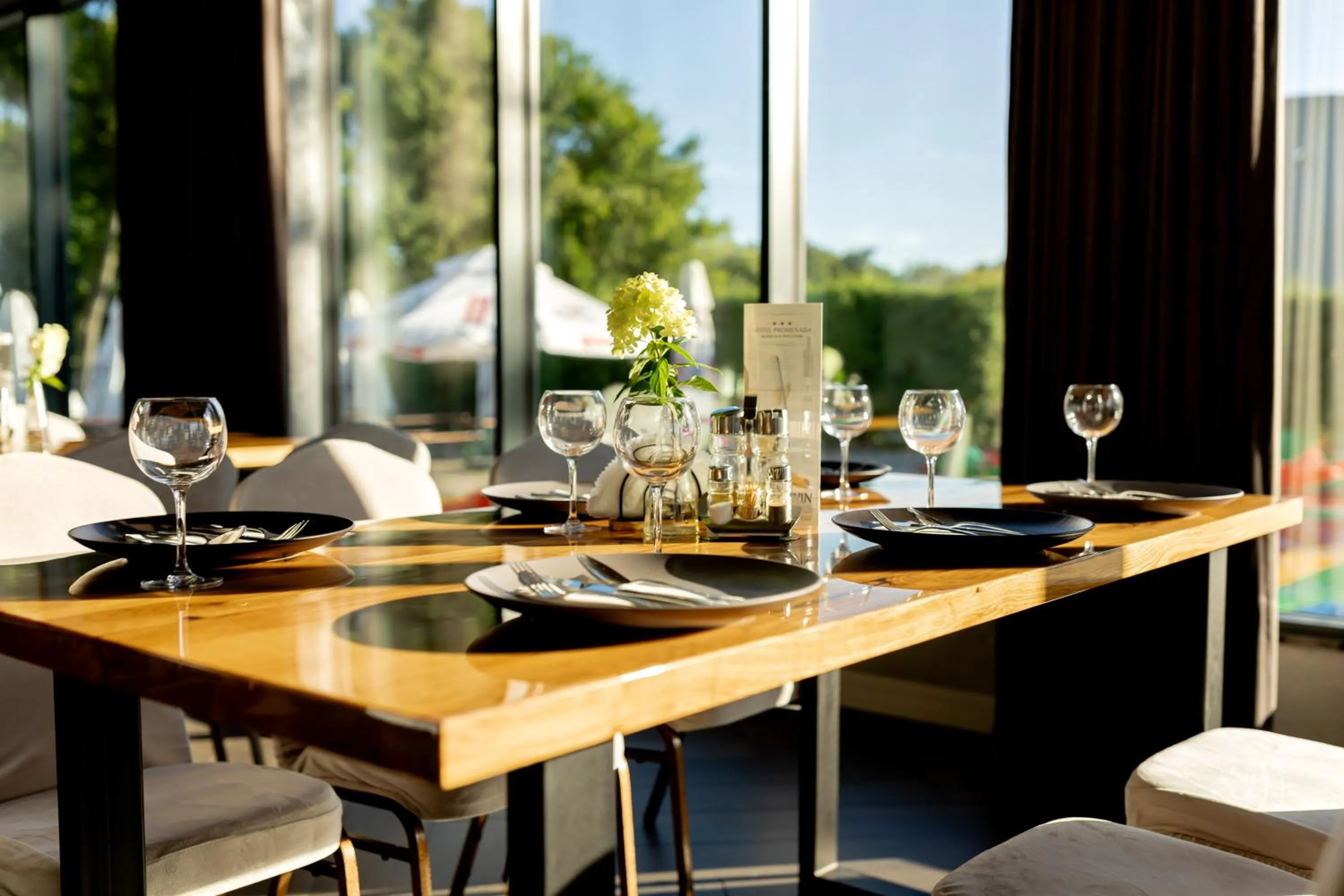 Restaurant/places to eat in Hotel Promenada Biznes & Wypoczynek