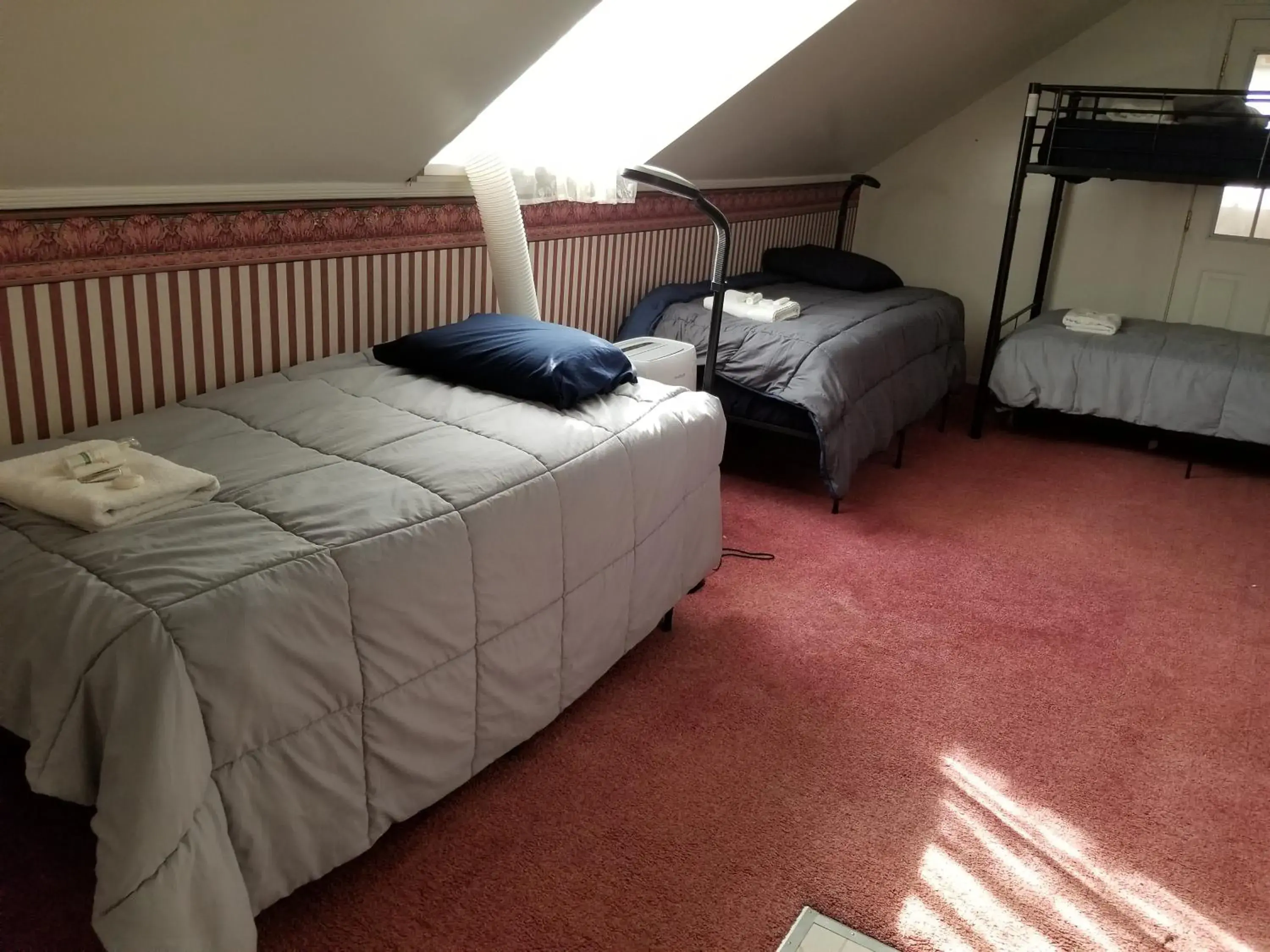 Budget Twin Room in Hamtramck Hostel Budget Twin Room in Hamtramck Hostel