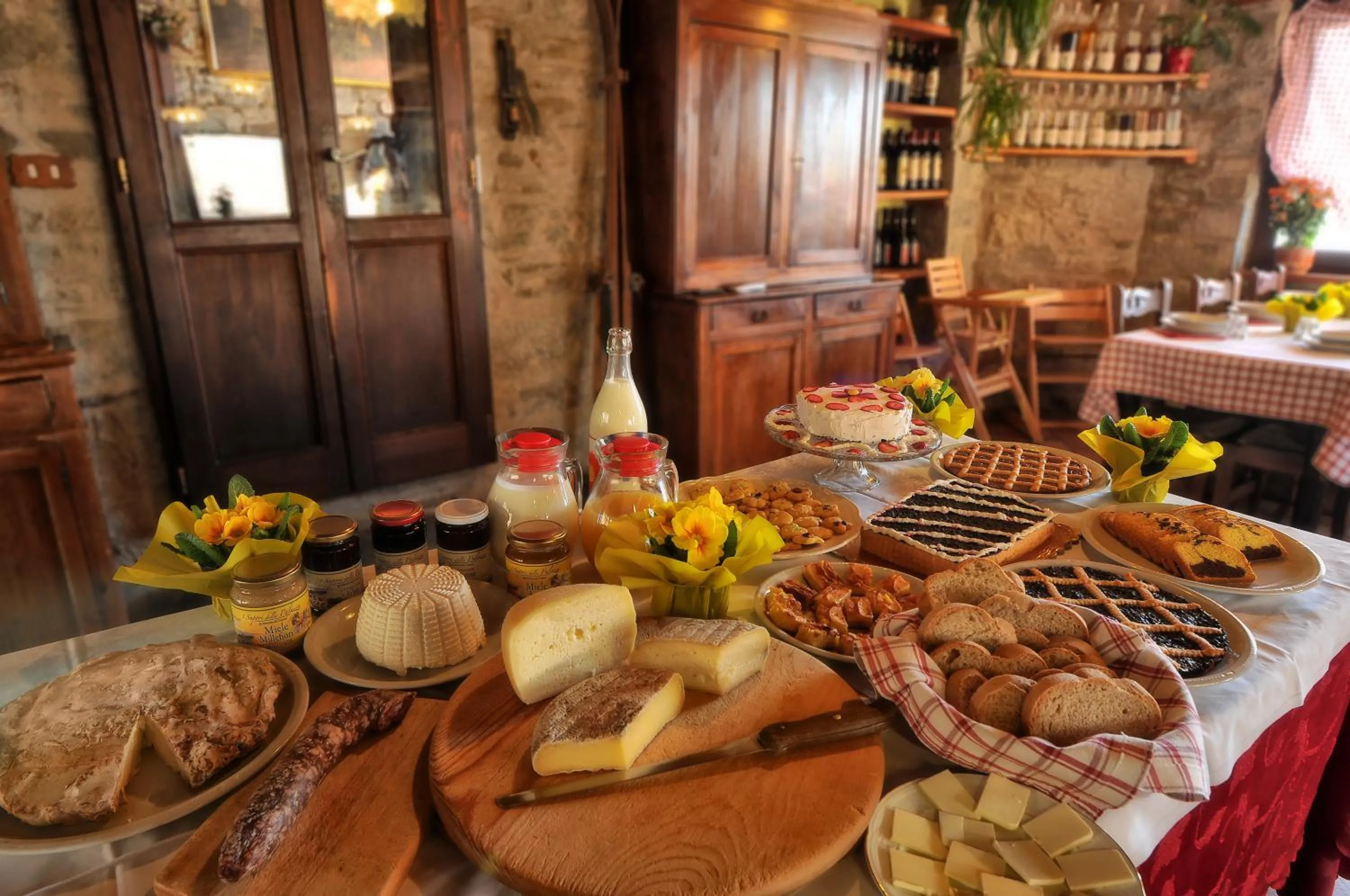 Continental breakfast in Agriturismo del Cimone
