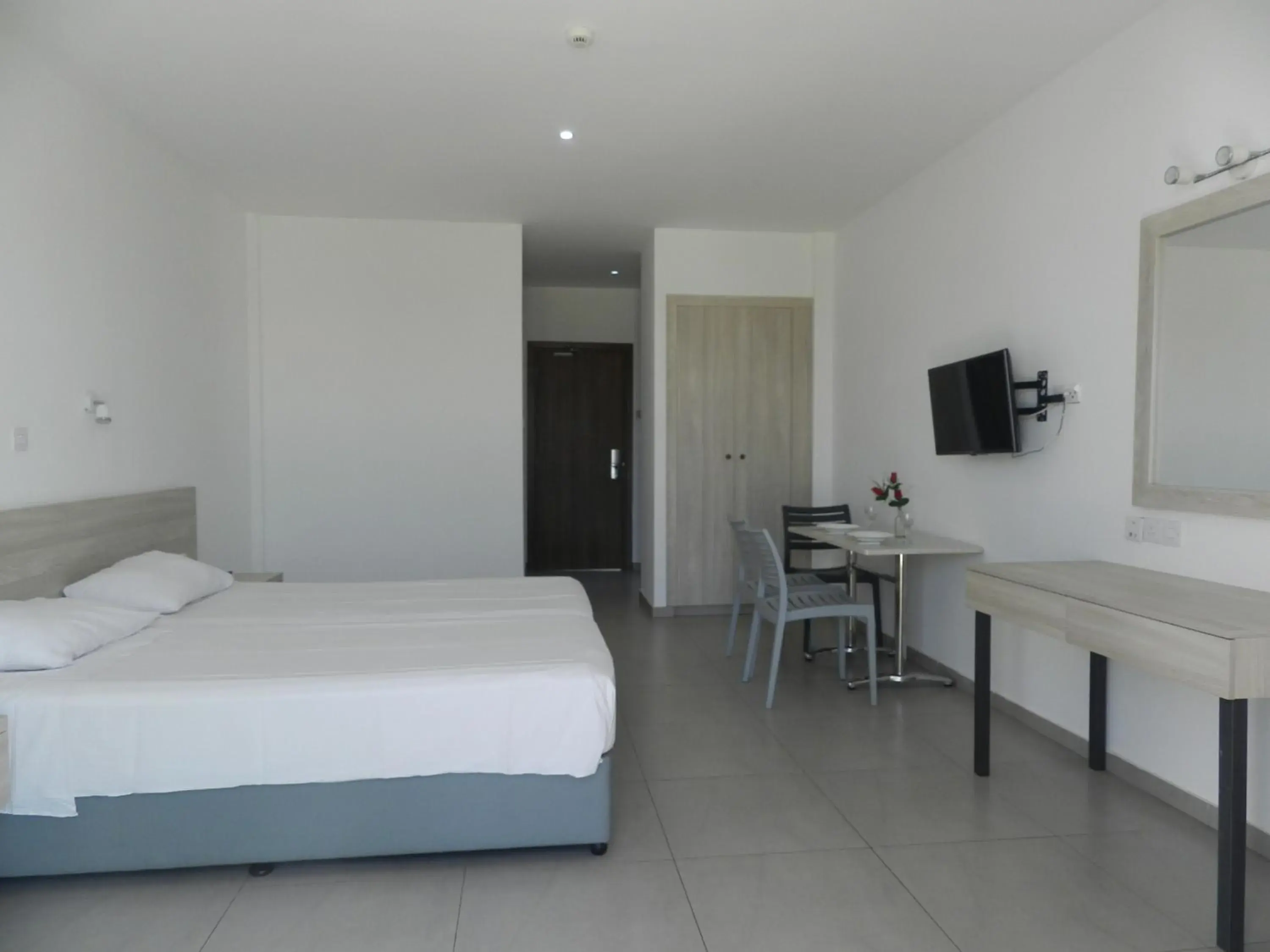 Bed in Evabelle Napa Hotel Apartments Bed in Evabelle Napa Hotel Apartments