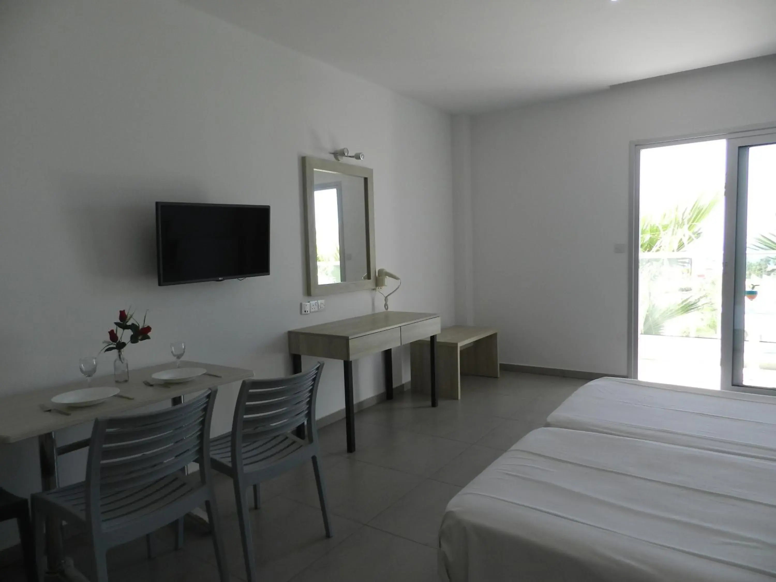 Bed in Evabelle Napa Hotel Apartments Bed in Evabelle Napa Hotel Apartments