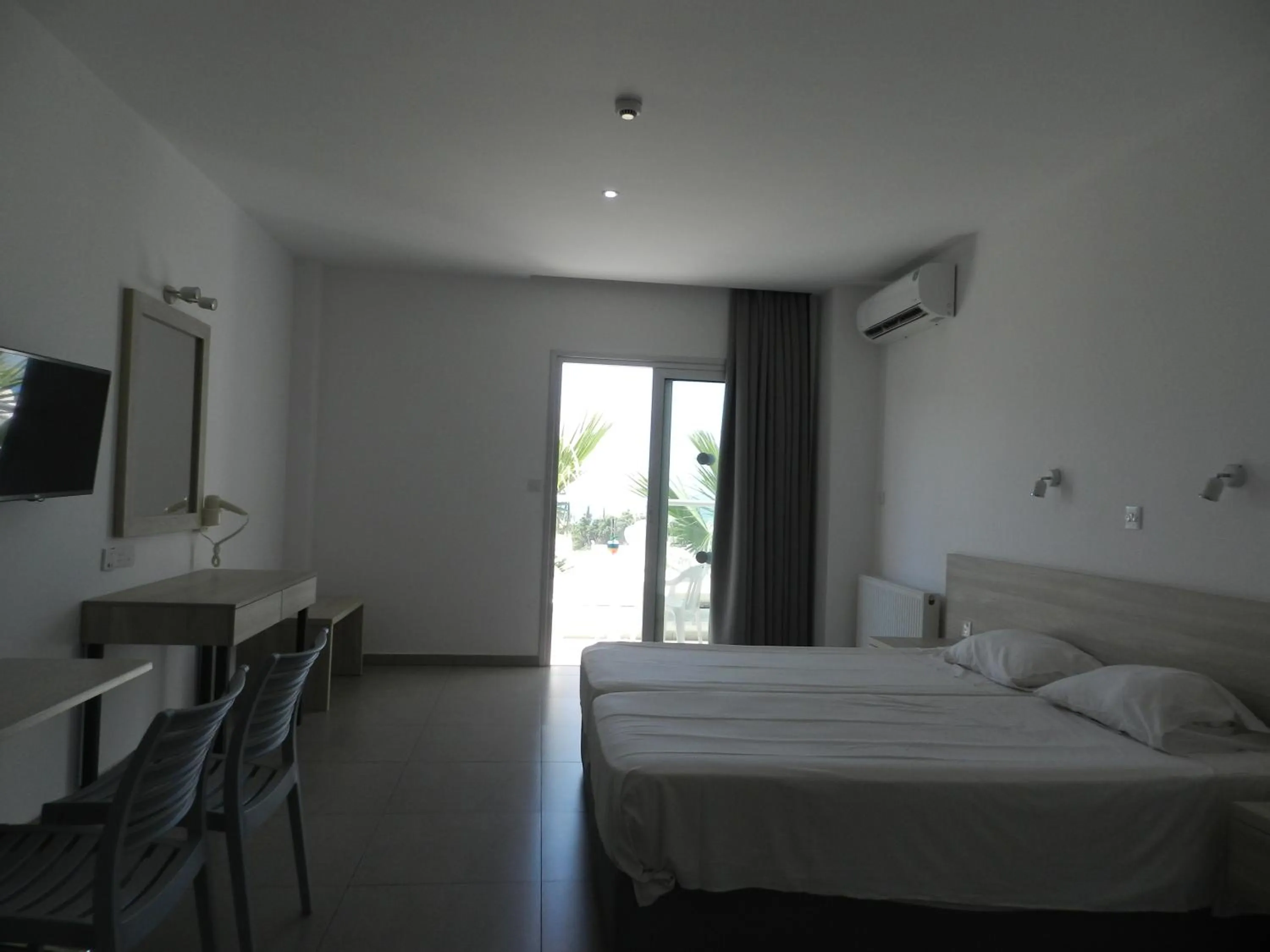 Bed in Evabelle Napa Hotel Apartments