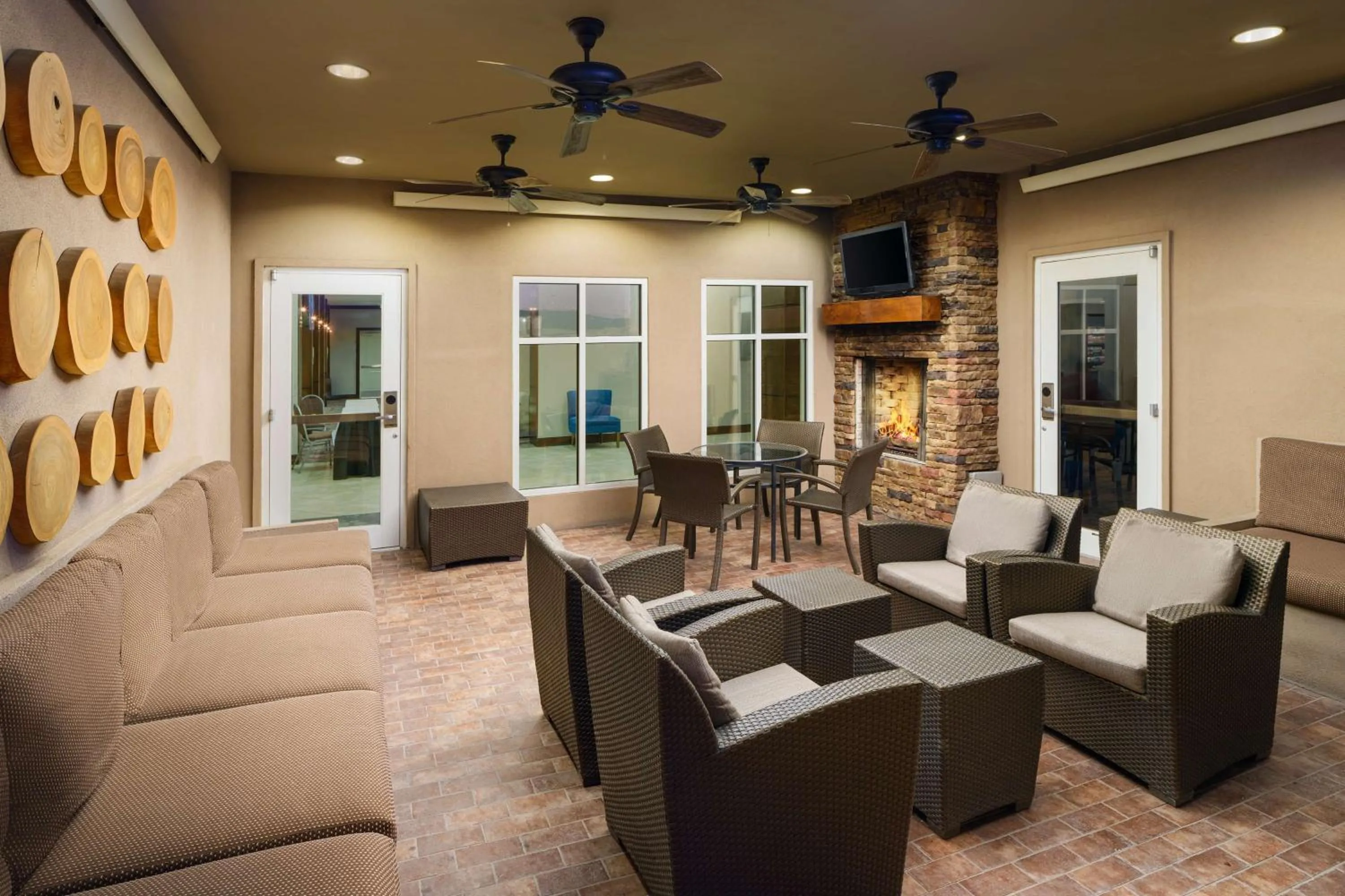 Patio in Hilton Garden Inn El Paso Airport