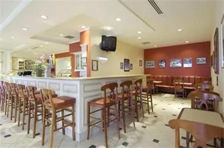 Lounge or bar, Lounge/Bar in Hilton Garden Inn Grand Forks/Und