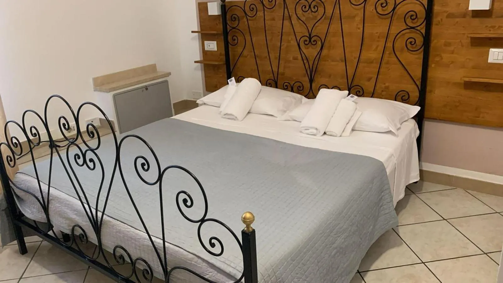 Bedroom, Bed in In the Center Guesthouse