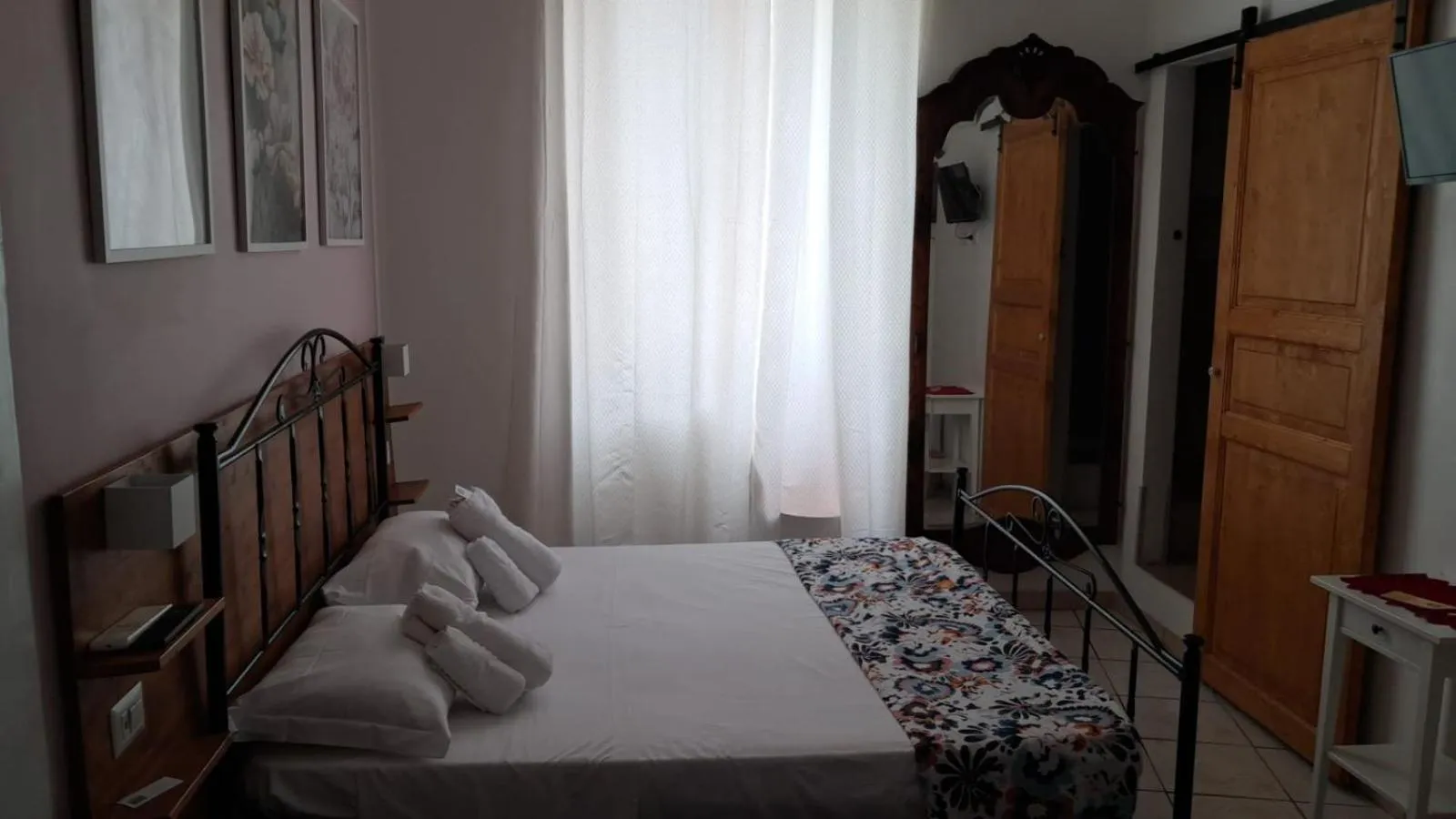 Bed in In the Center Guesthouse