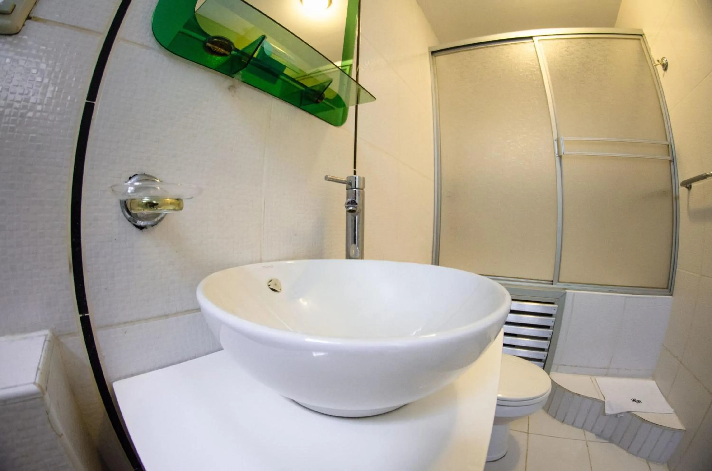 Shower in Gran Bolivar Hotel - Trujillo, Perú