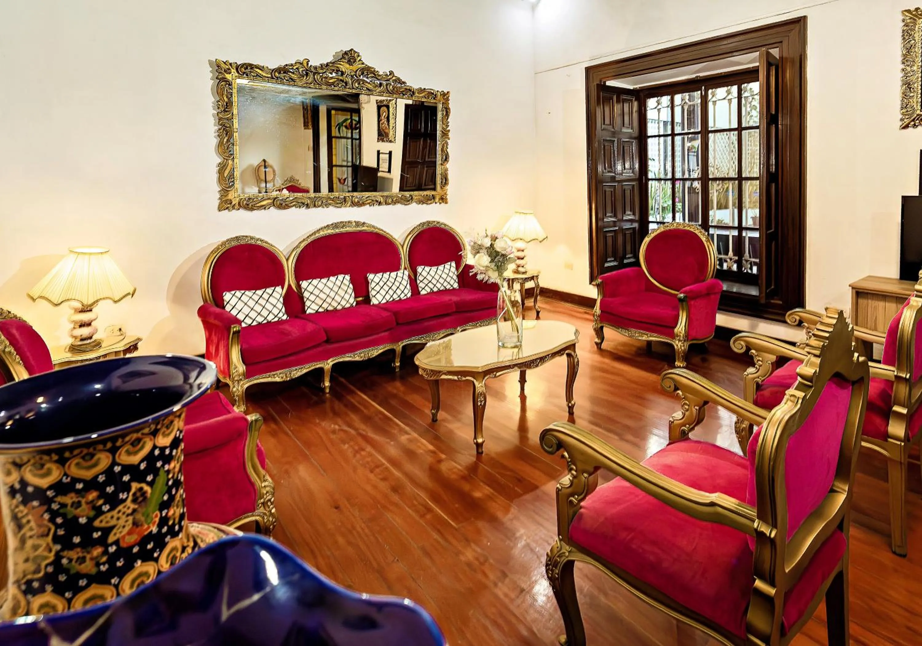 Living room in Gran Bolivar Hotel - Trujillo, Perú