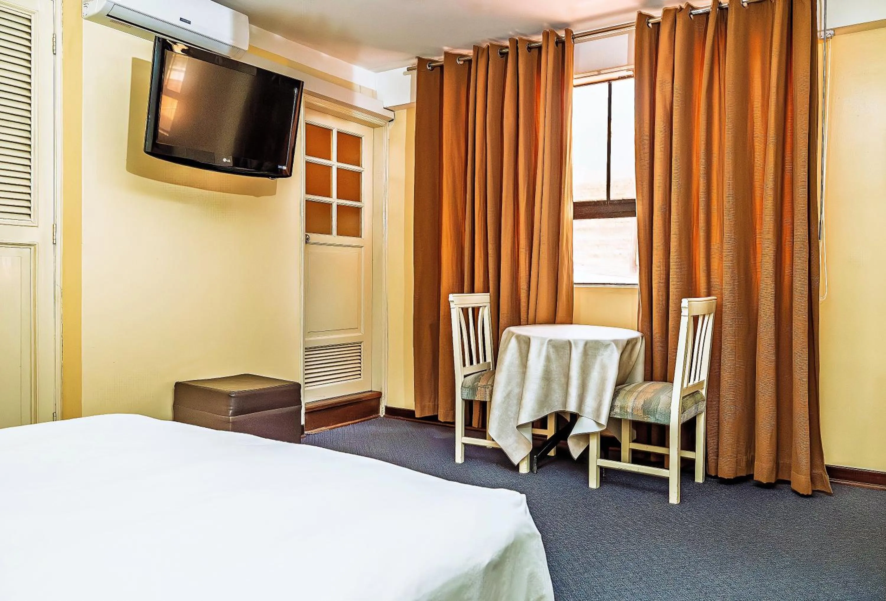 TV and multimedia, Bed in Gran Bolivar Hotel - Trujillo, Perú