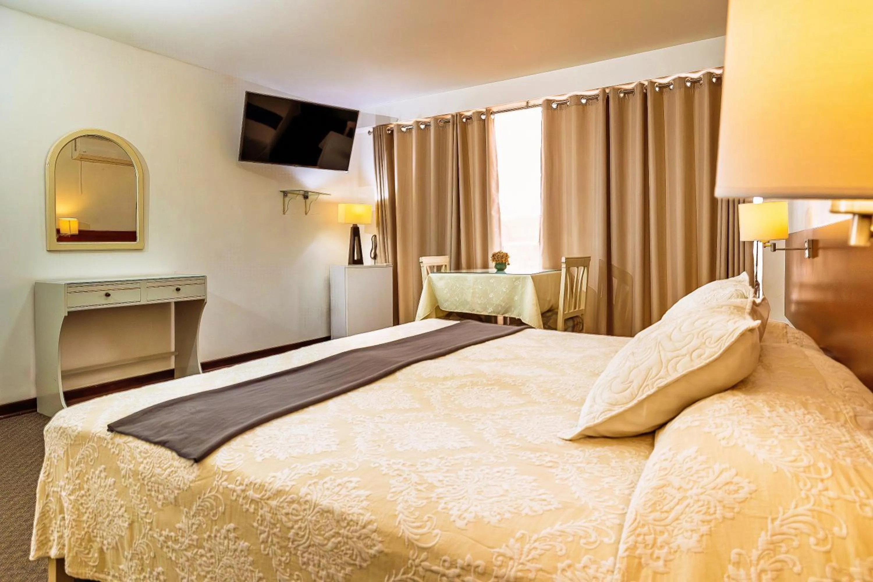 Bed in Gran Bolivar Hotel - Trujillo, Perú