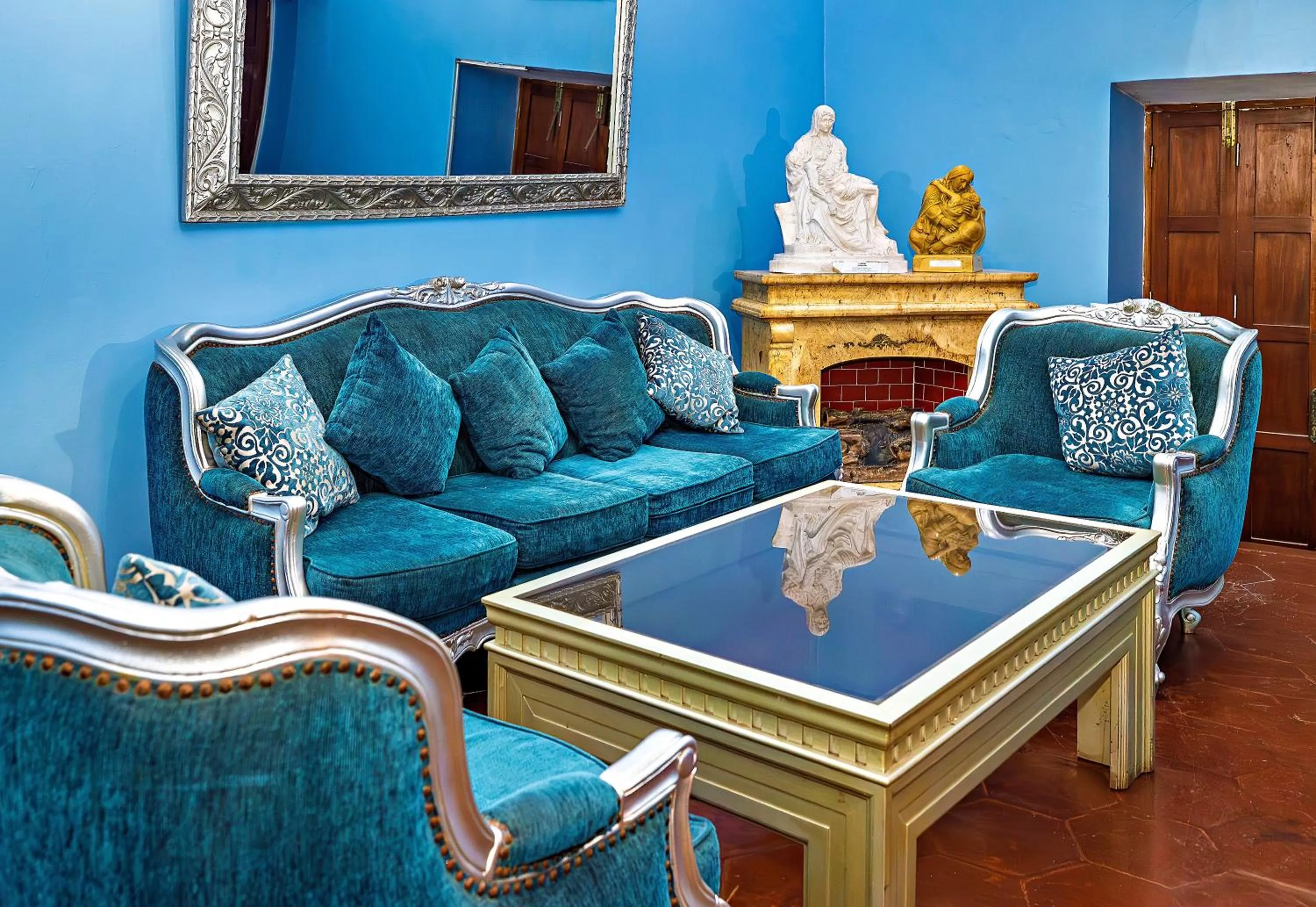 Living room in Gran Bolivar Hotel - Trujillo, Perú