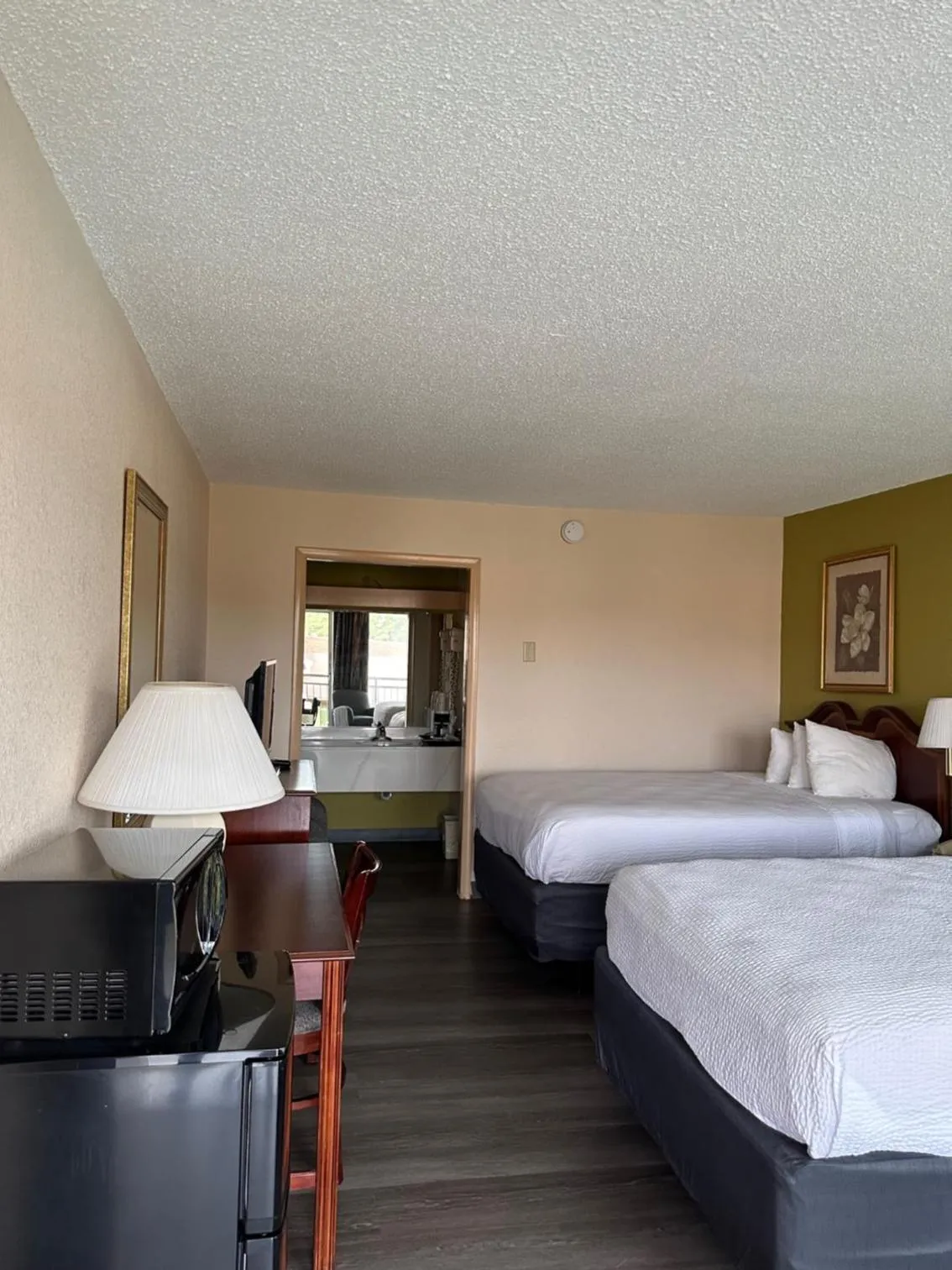 Photo of the whole room, Bed in Days Inn & Conf Center by Wyndham Southern Pines Pinehurst