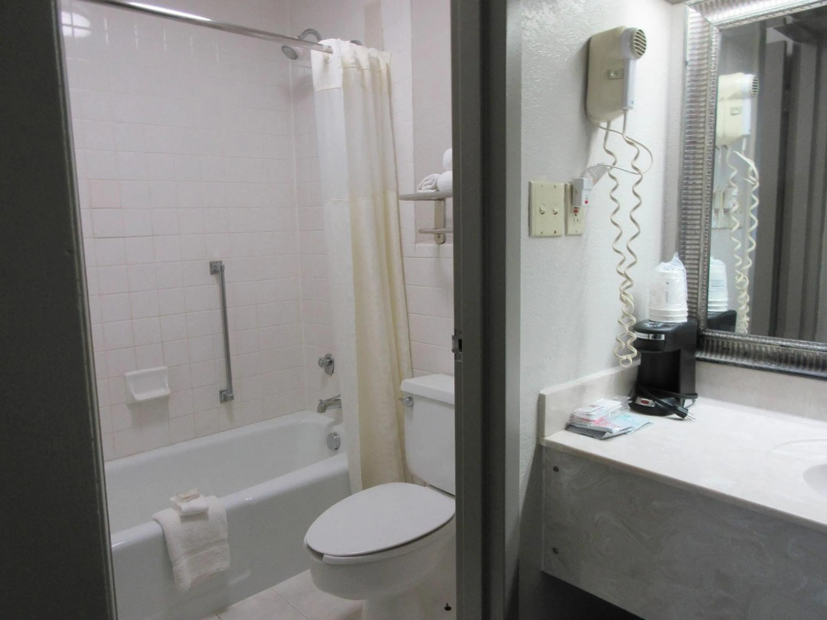 Bedroom in Clarion Inn Southern Pines - Pinehurst