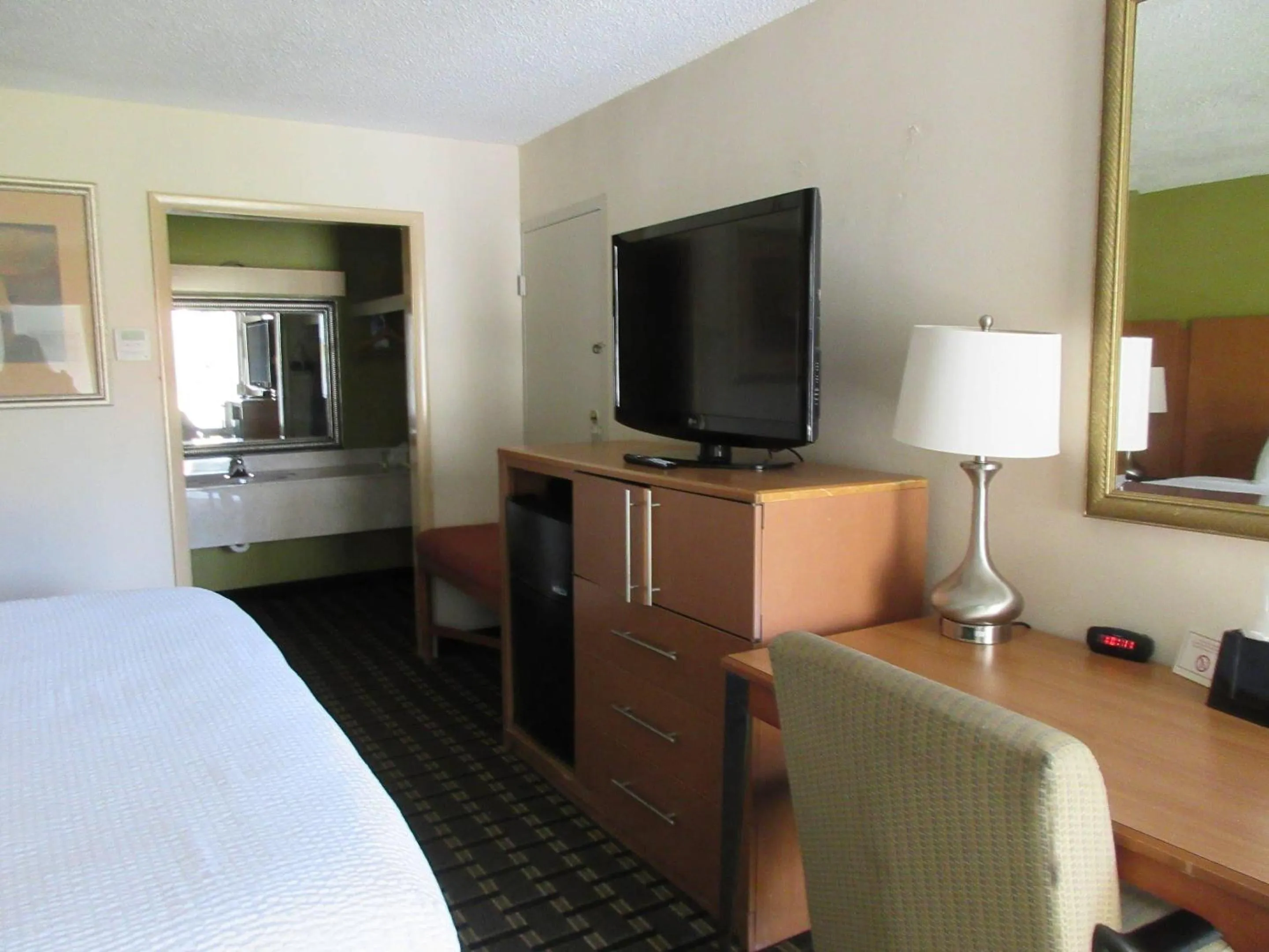 Bedroom, Bed in Clarion Inn Southern Pines - Pinehurst