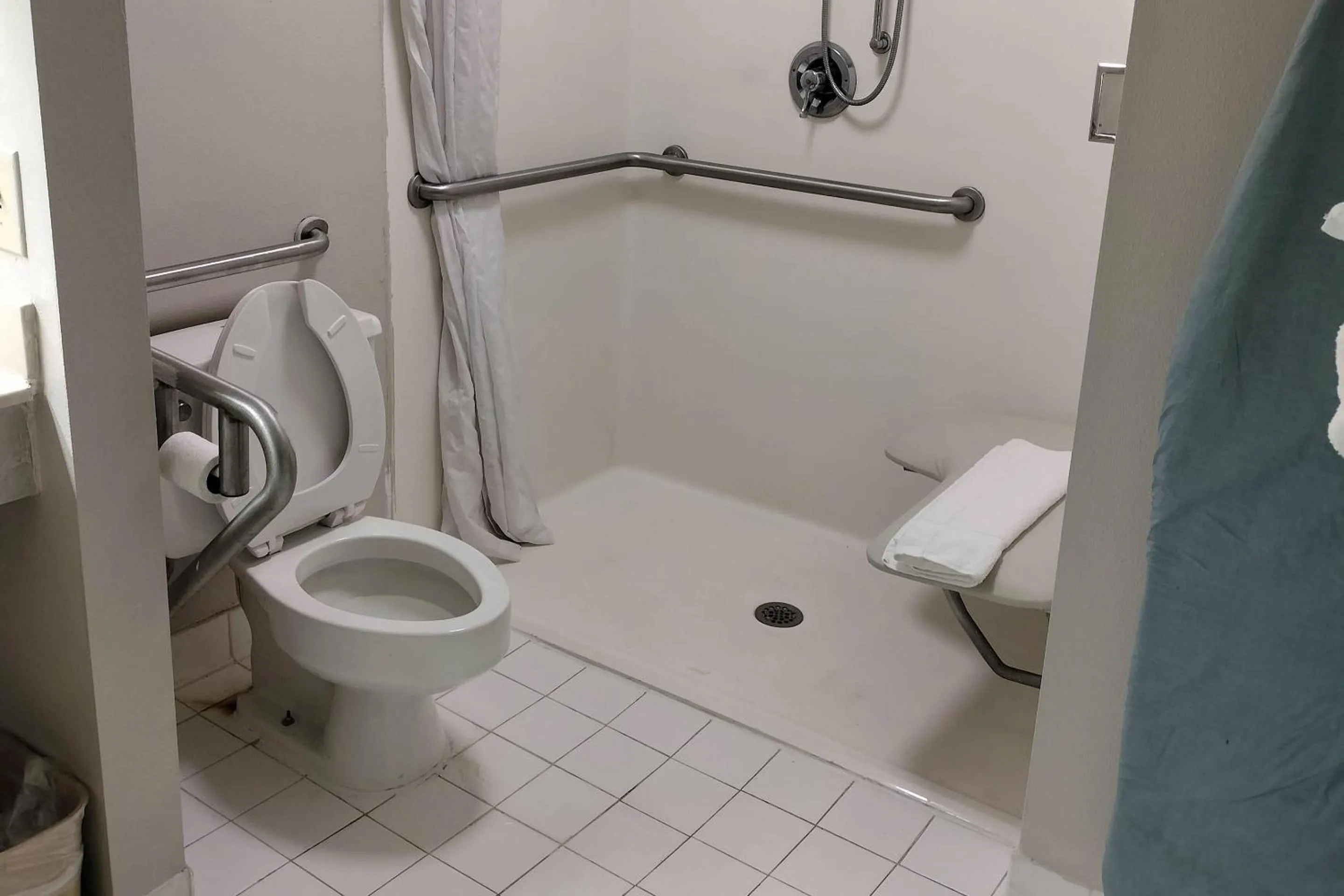 Bedroom in Clarion Inn Southern Pines - Pinehurst