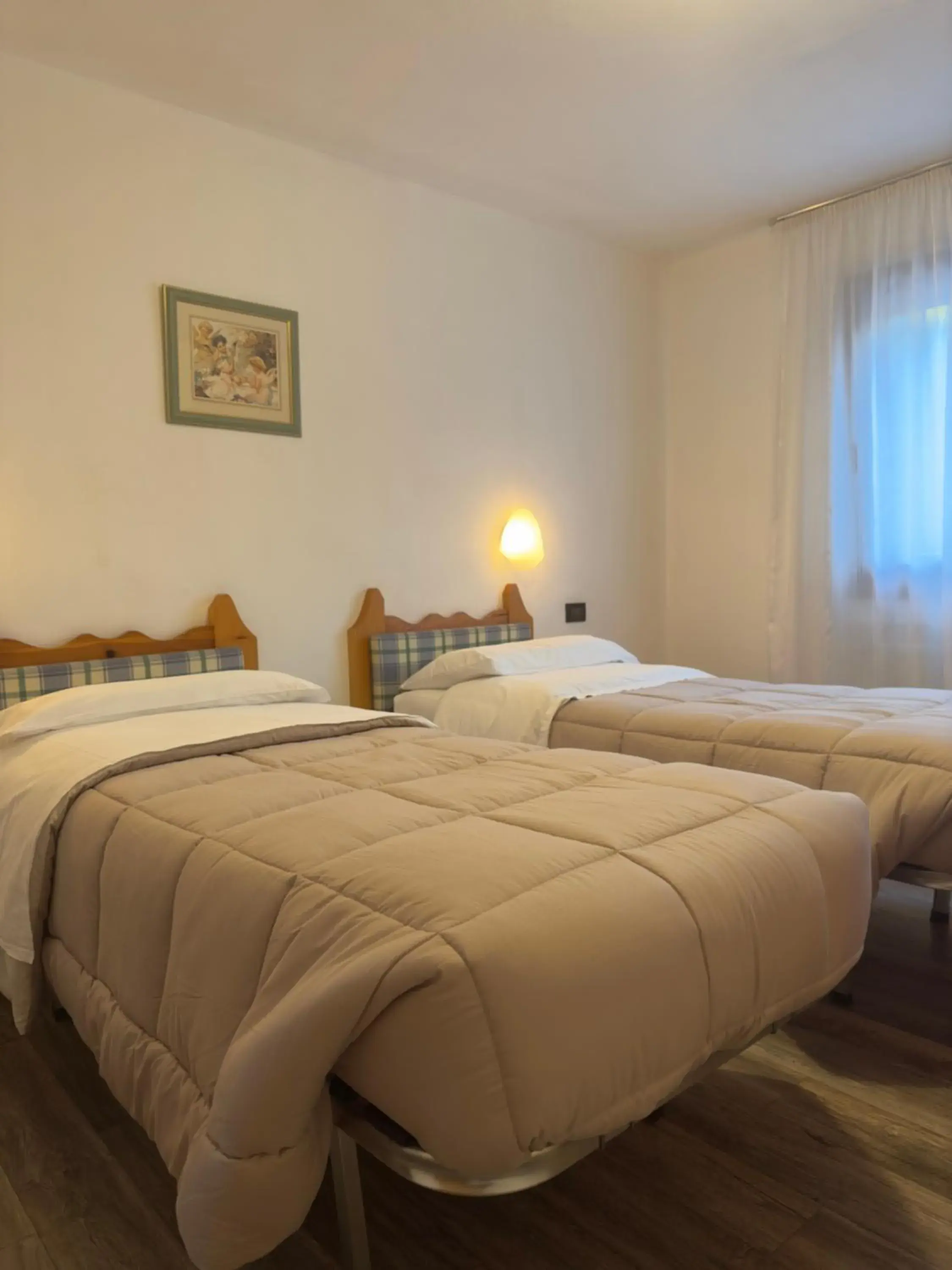 Economy Twin Room in Hotel Zeni Economy Twin Room in Hotel Zeni