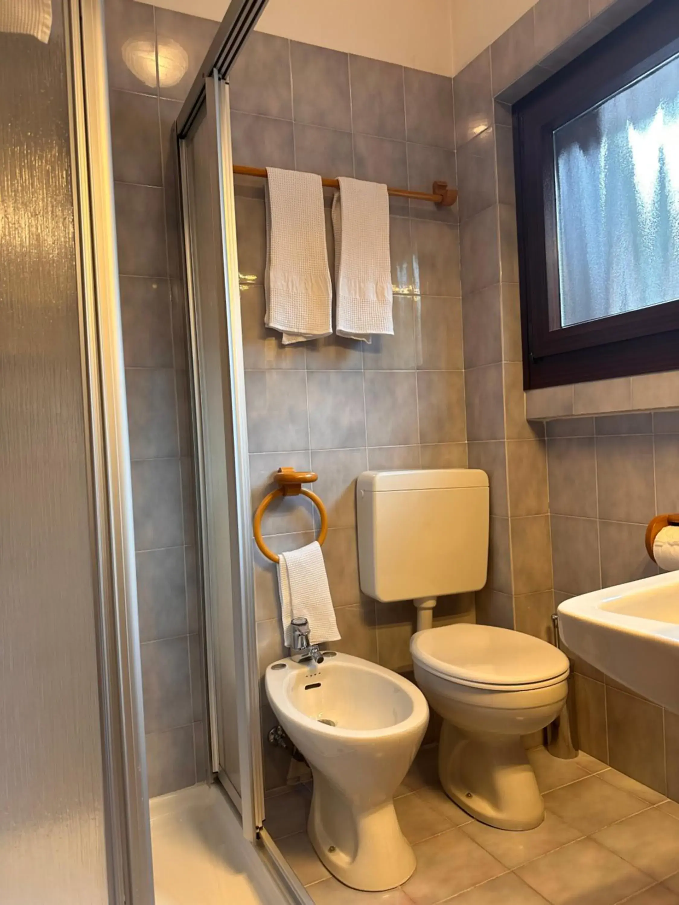 Economy Twin Room in Hotel Zeni Economy Twin Room in Hotel Zeni