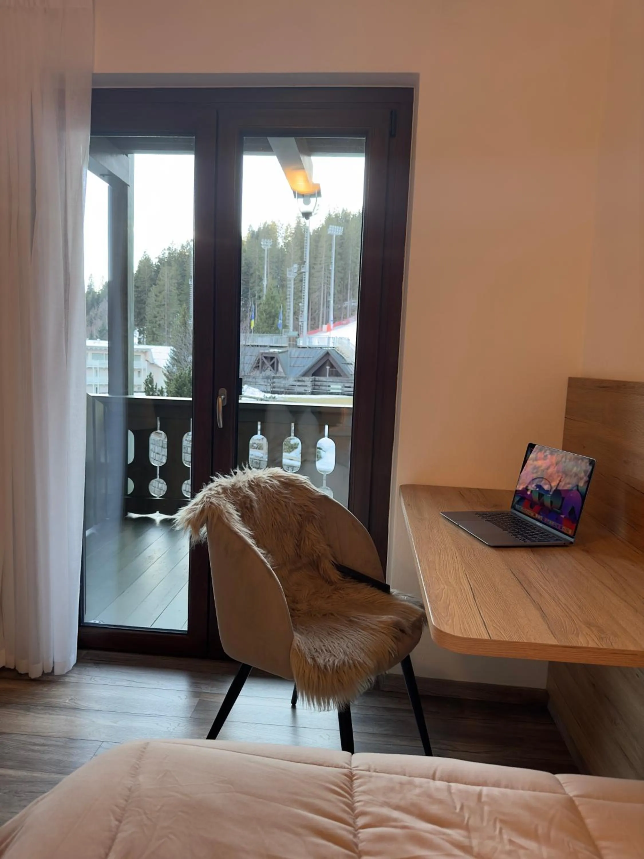 Winter, Bed in Hotel Zeni