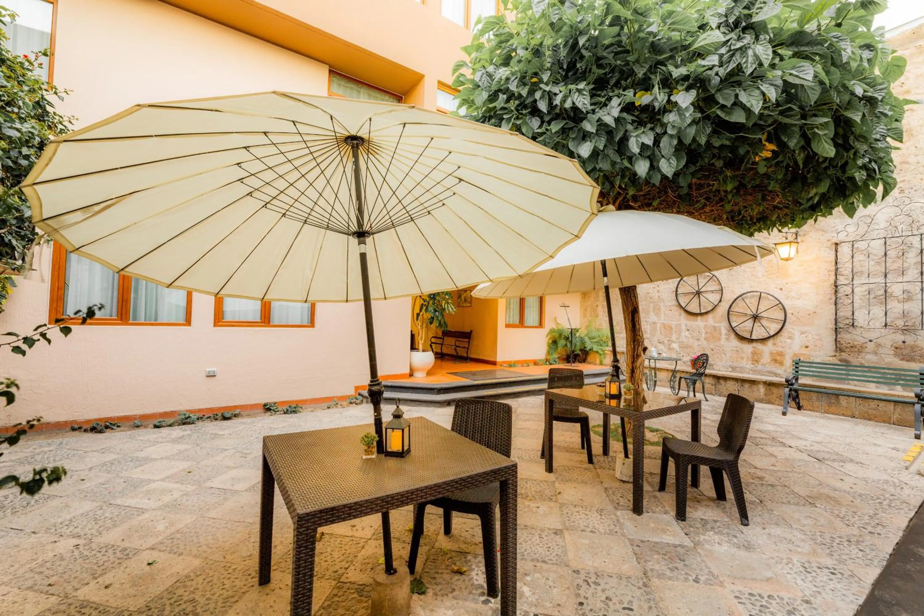 Patio in Hotel Los Tambos Colonial