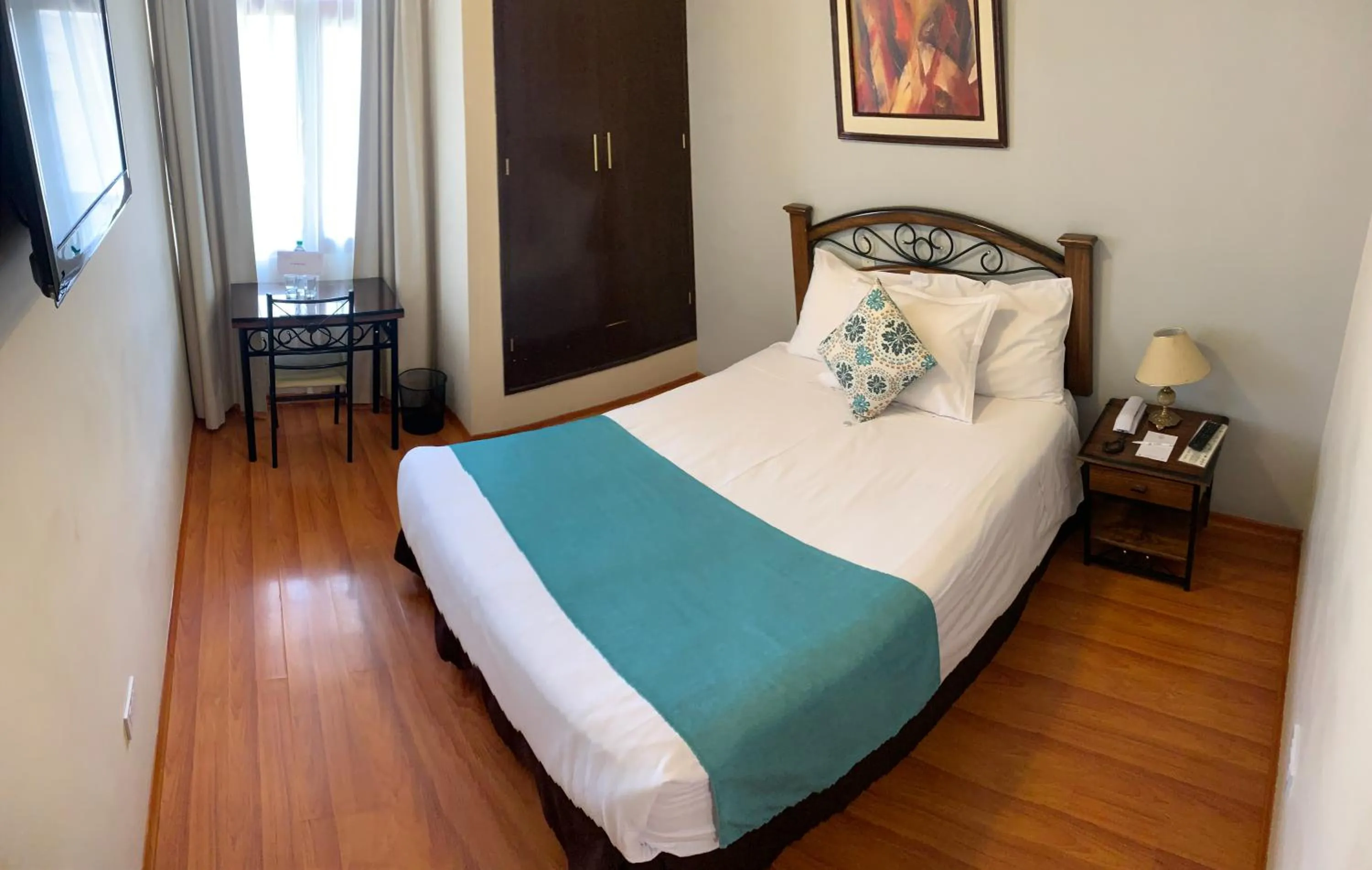 Photo of the whole room, Bed in Hotel Los Tambos Colonial