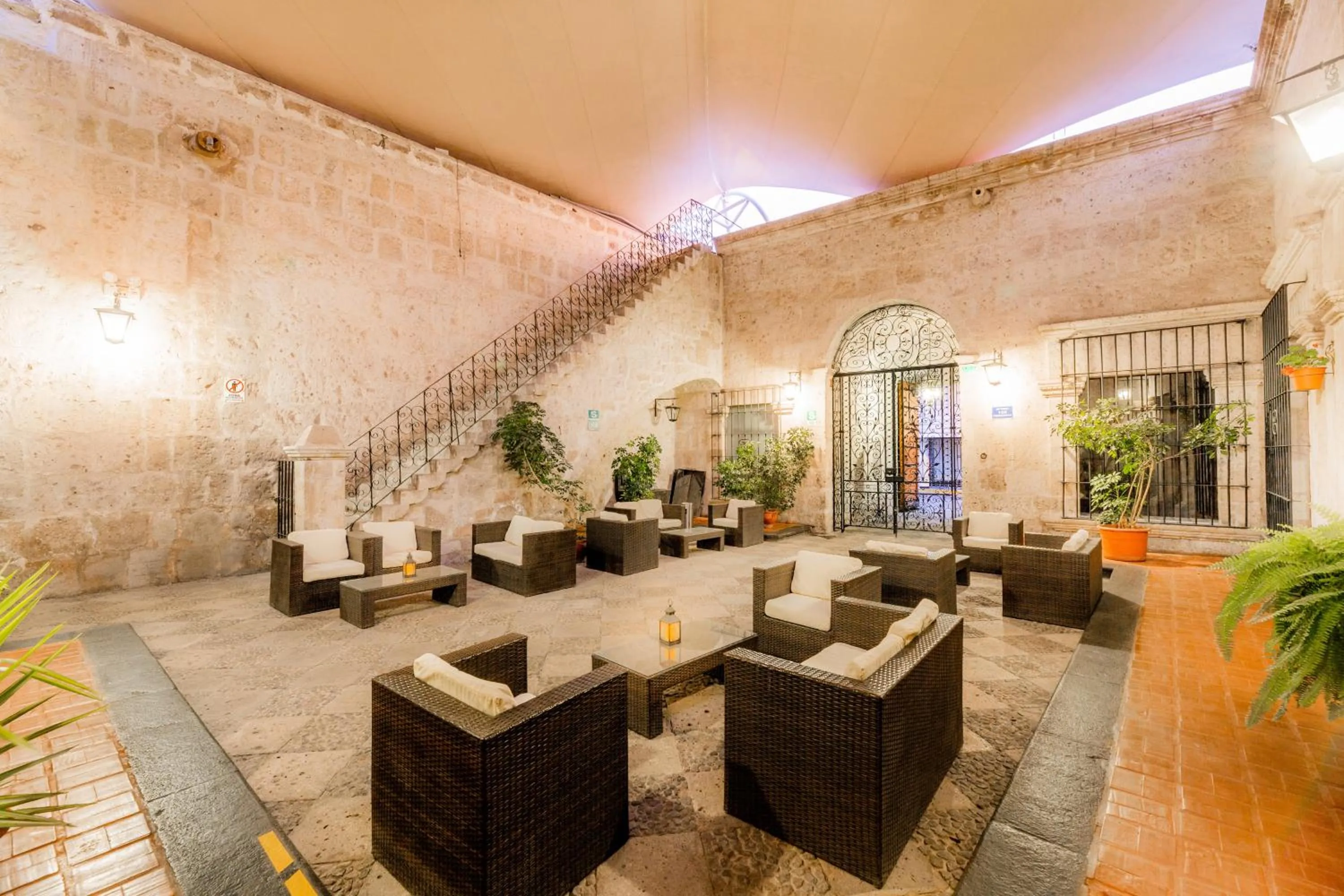 Lobby or reception in Hotel Los Tambos Colonial