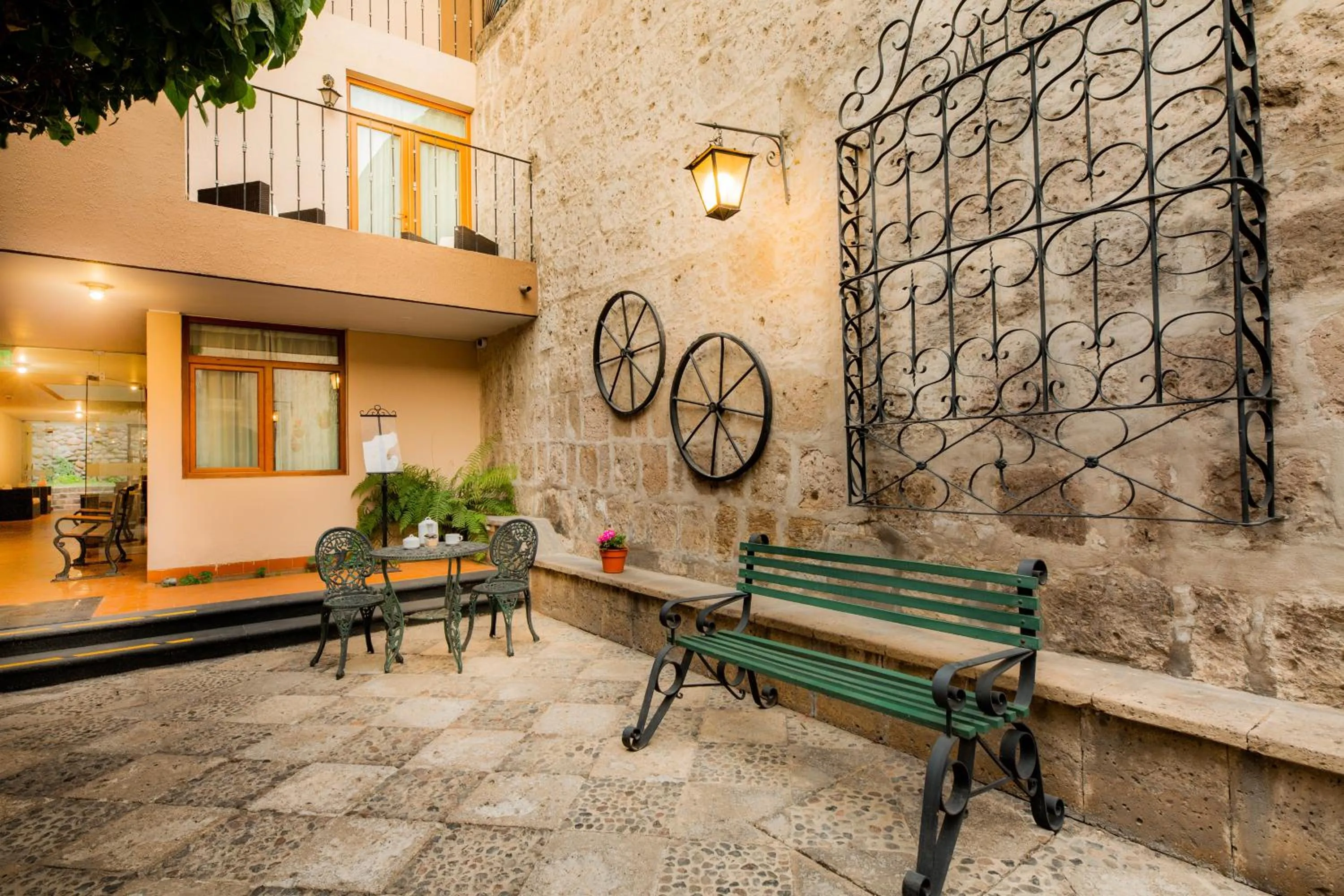 Patio in Hotel Los Tambos Colonial