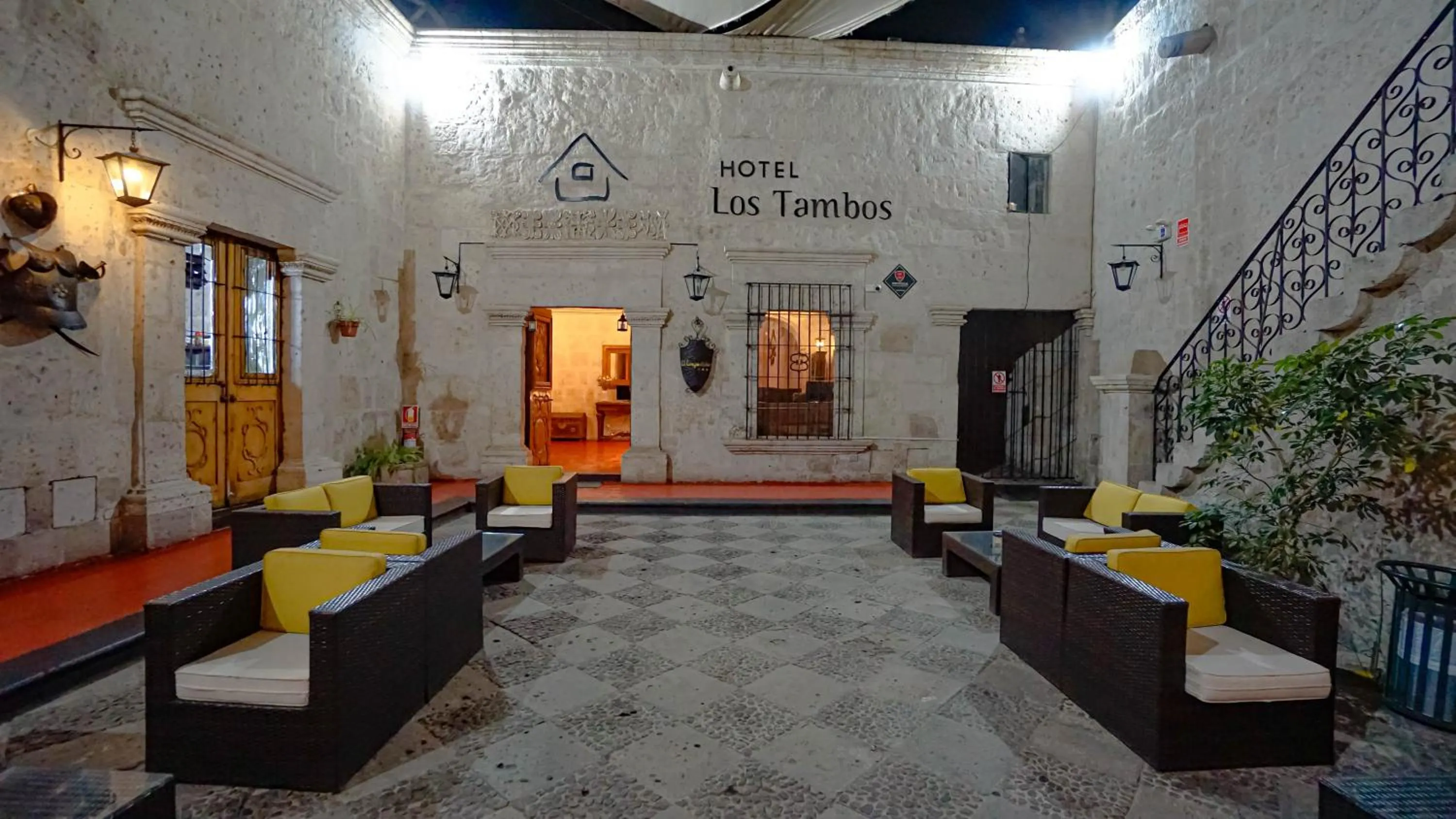 Facade/entrance in Hotel Los Tambos Colonial