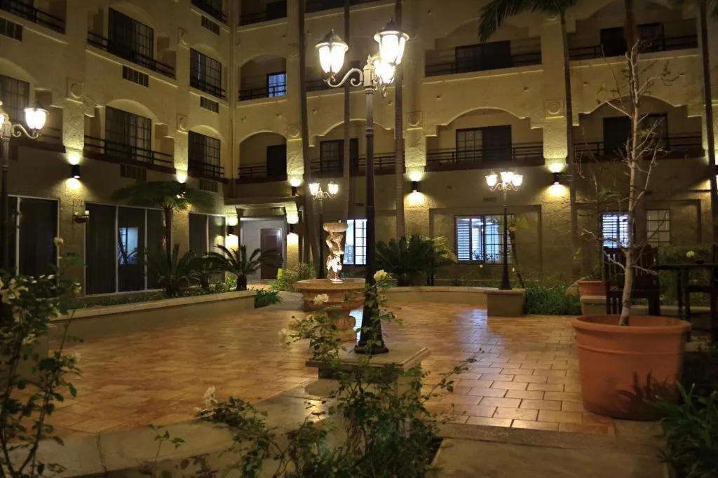 Facade/entrance in DoubleTree by Hilton Chatsworth