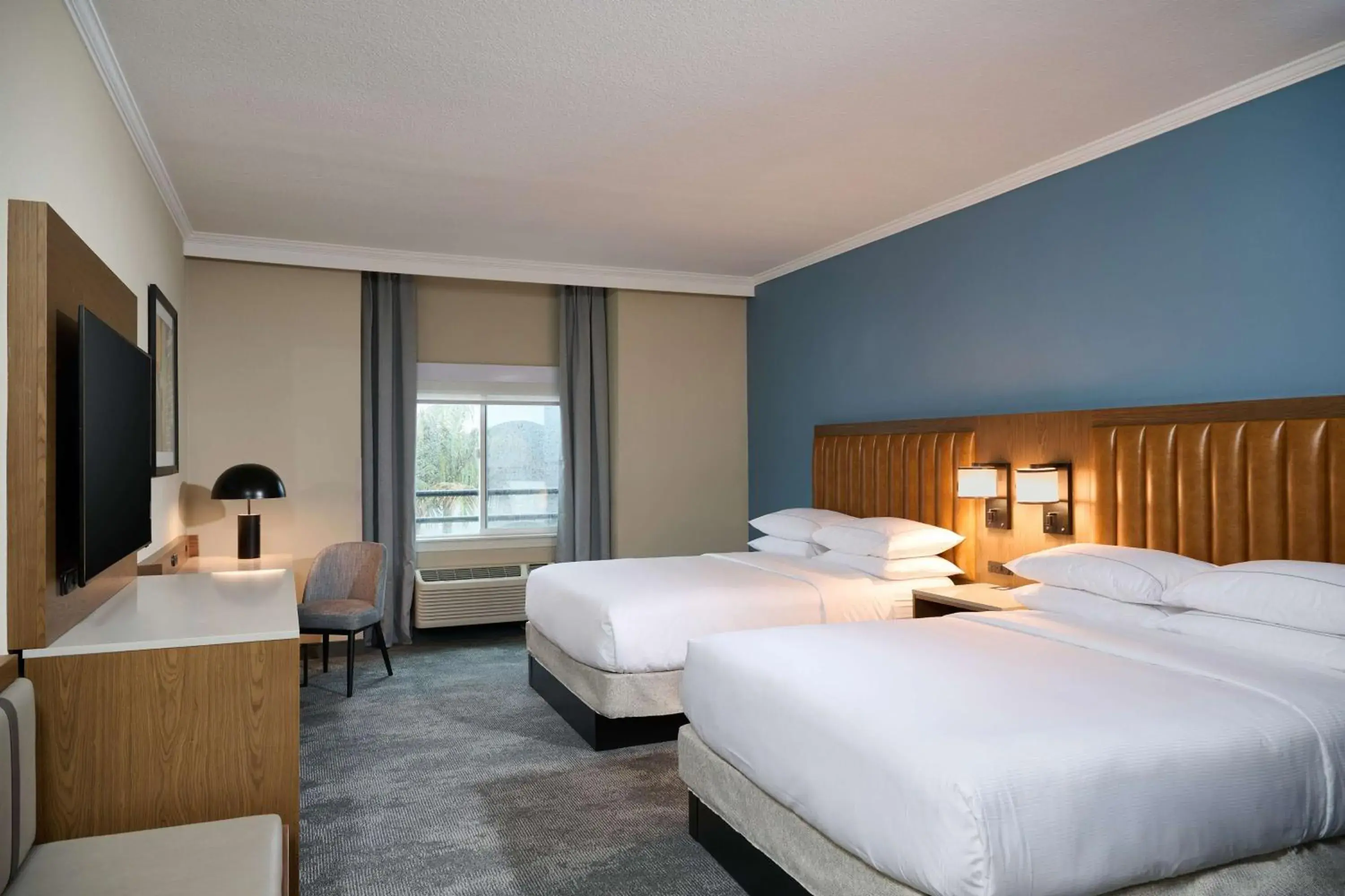 Bed in DoubleTree by Hilton Chatsworth Bed in DoubleTree by Hilton Chatsworth