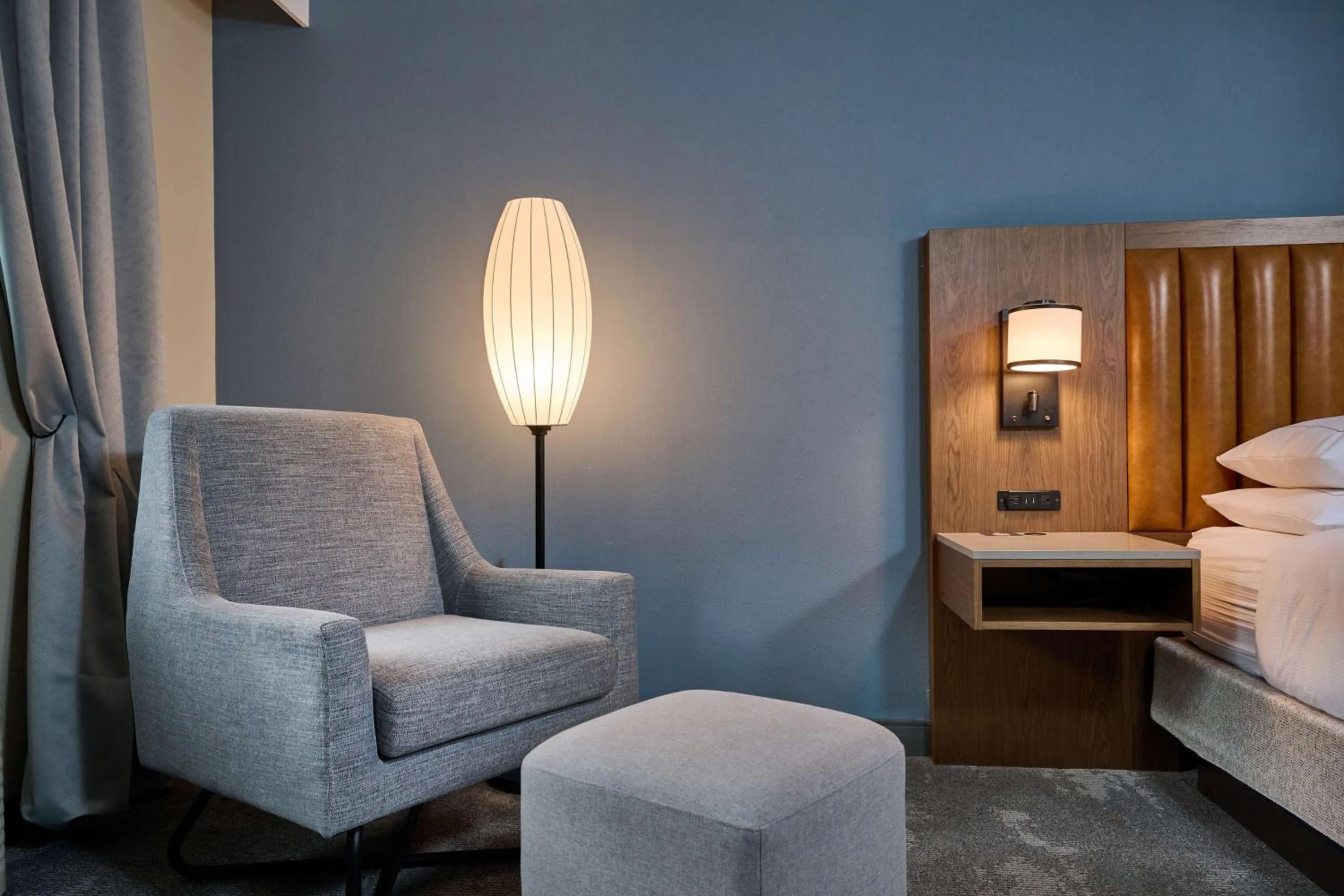 Bed in DoubleTree by Hilton Chatsworth