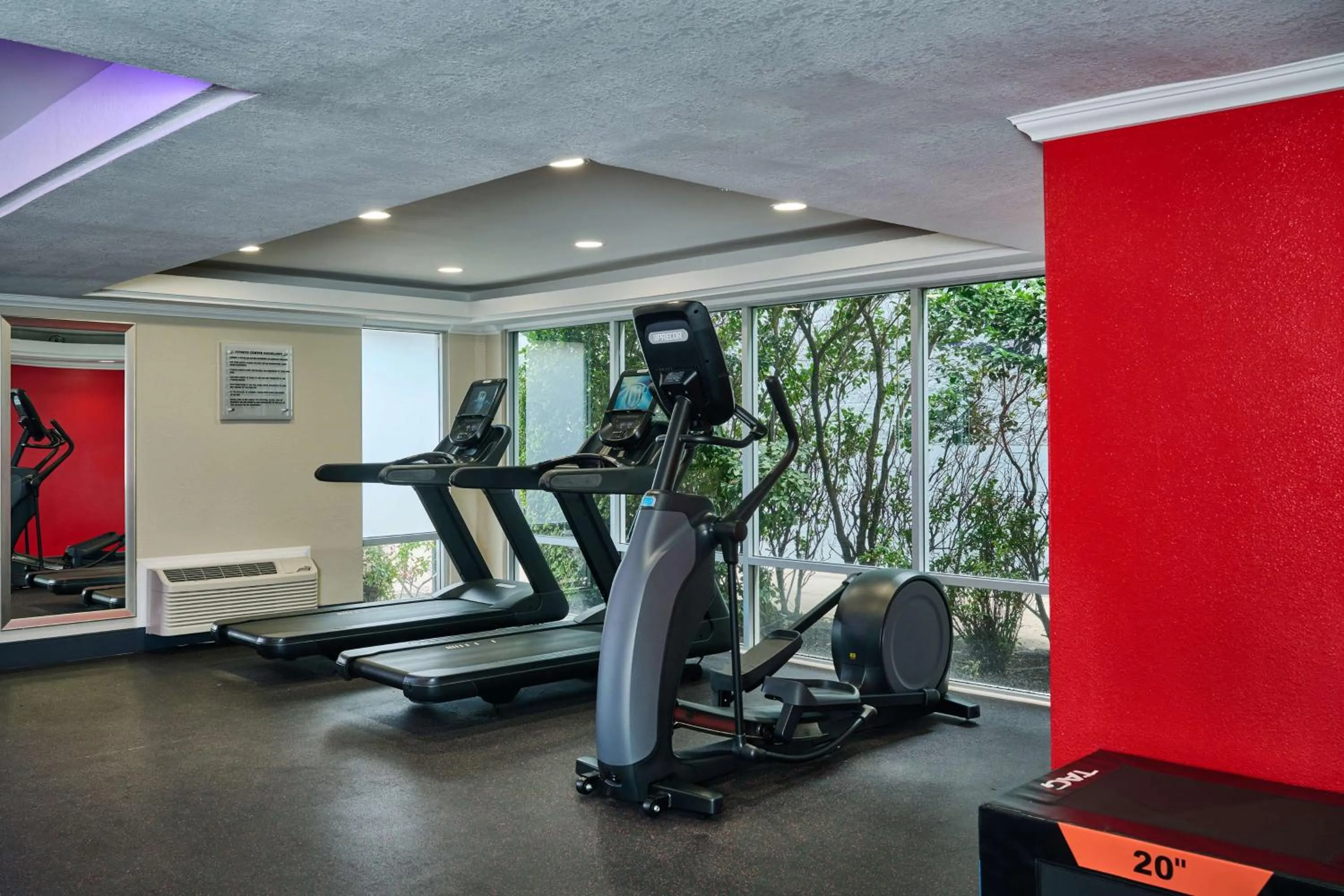 Fitness centre/facilities in DoubleTree by Hilton Chatsworth