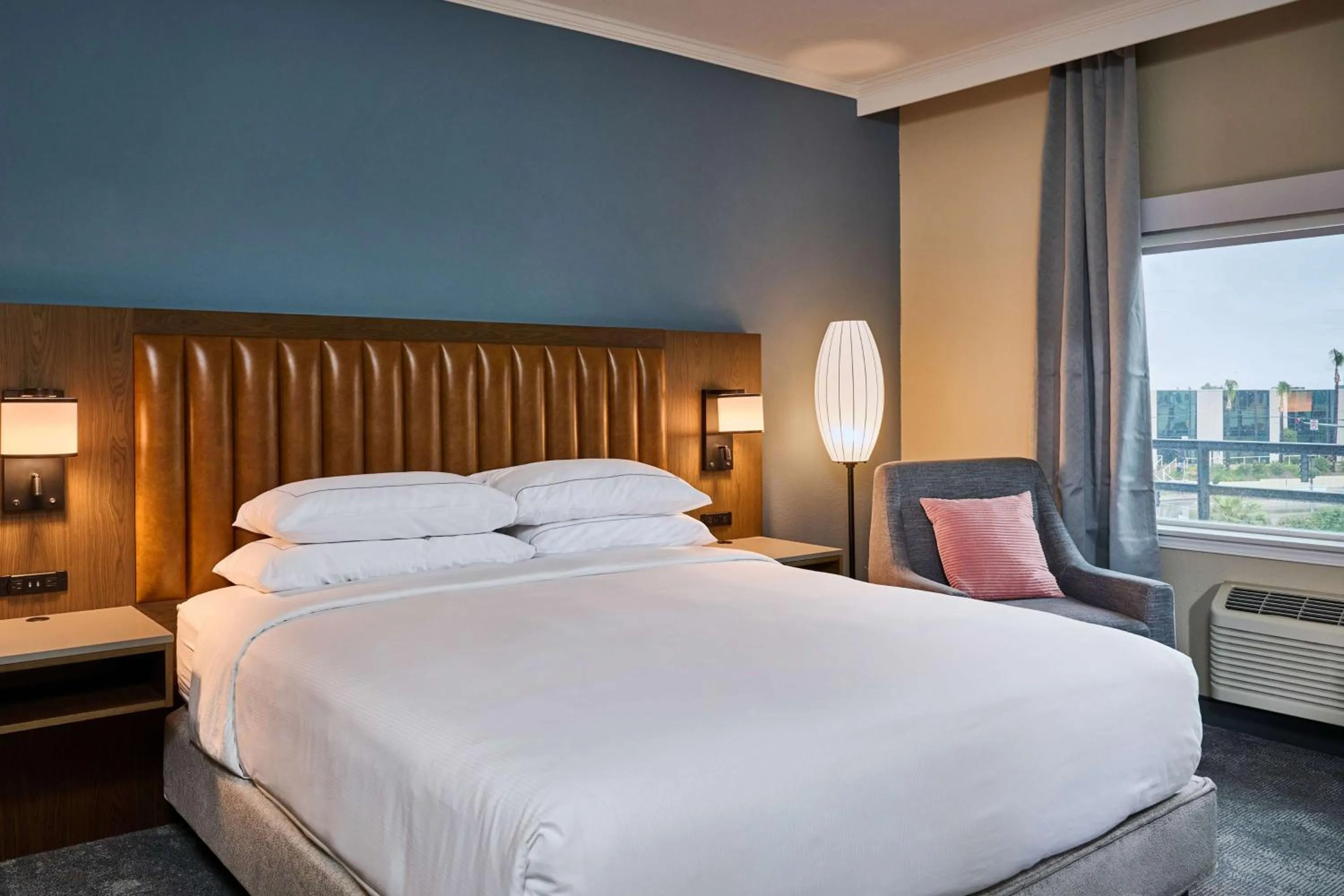 Bed in DoubleTree by Hilton Chatsworth