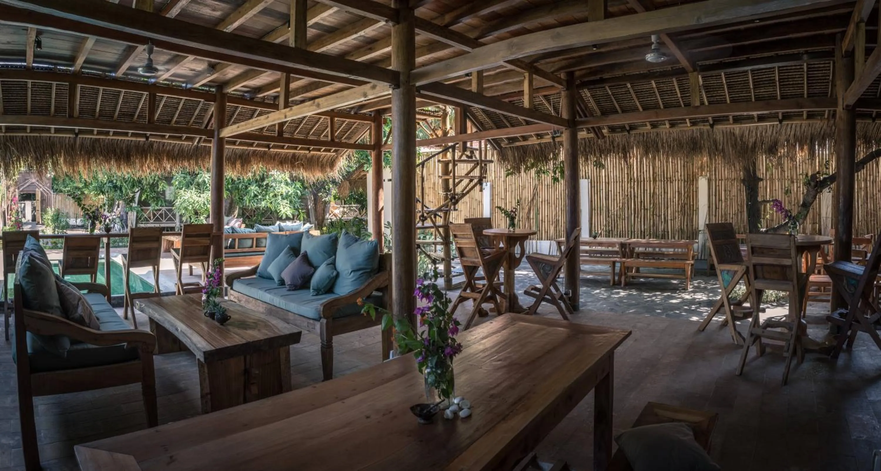 Restaurant/places to eat in Flowers & Fire Yoga Garden