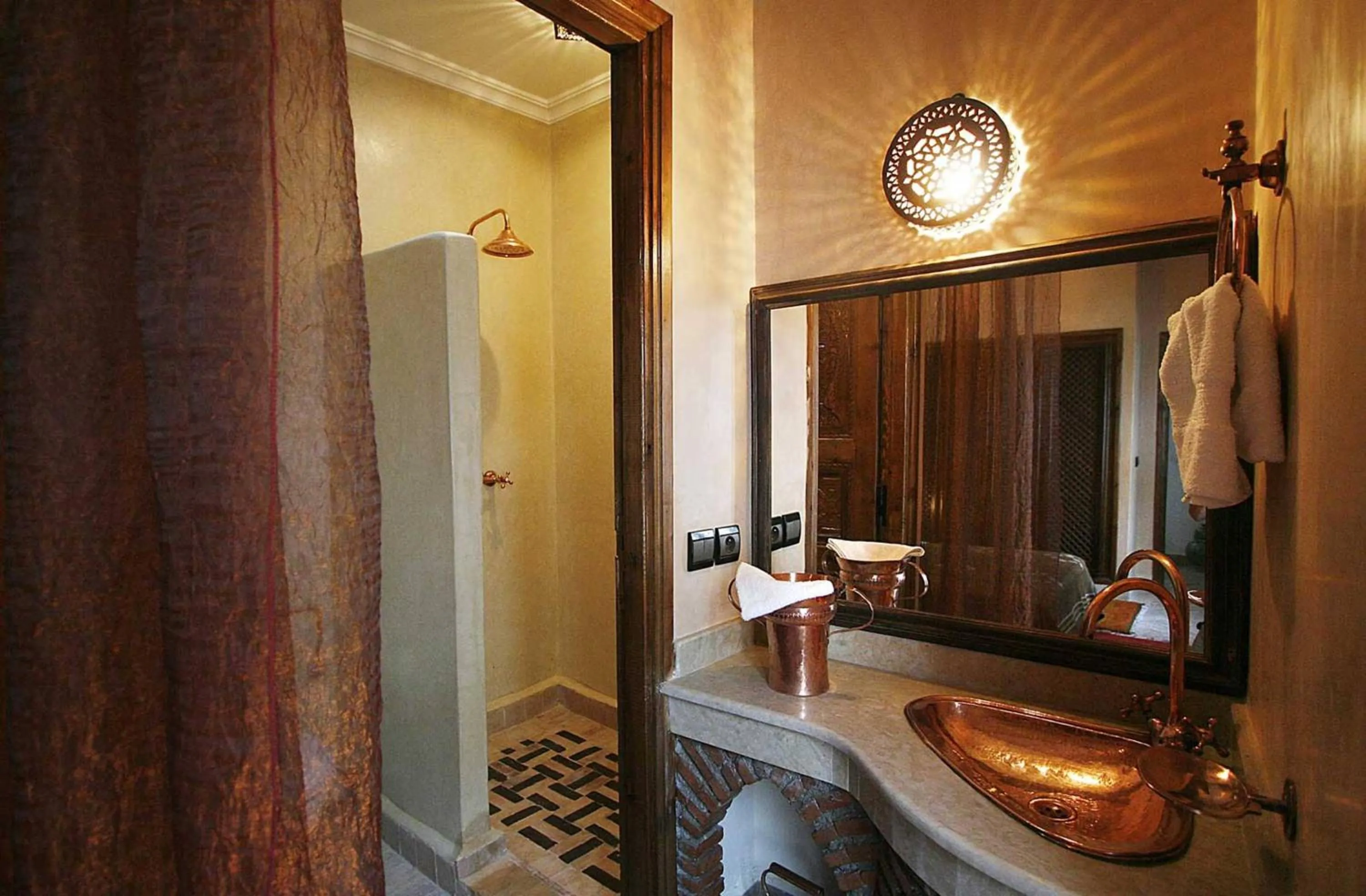 Shower in Riad Sesame