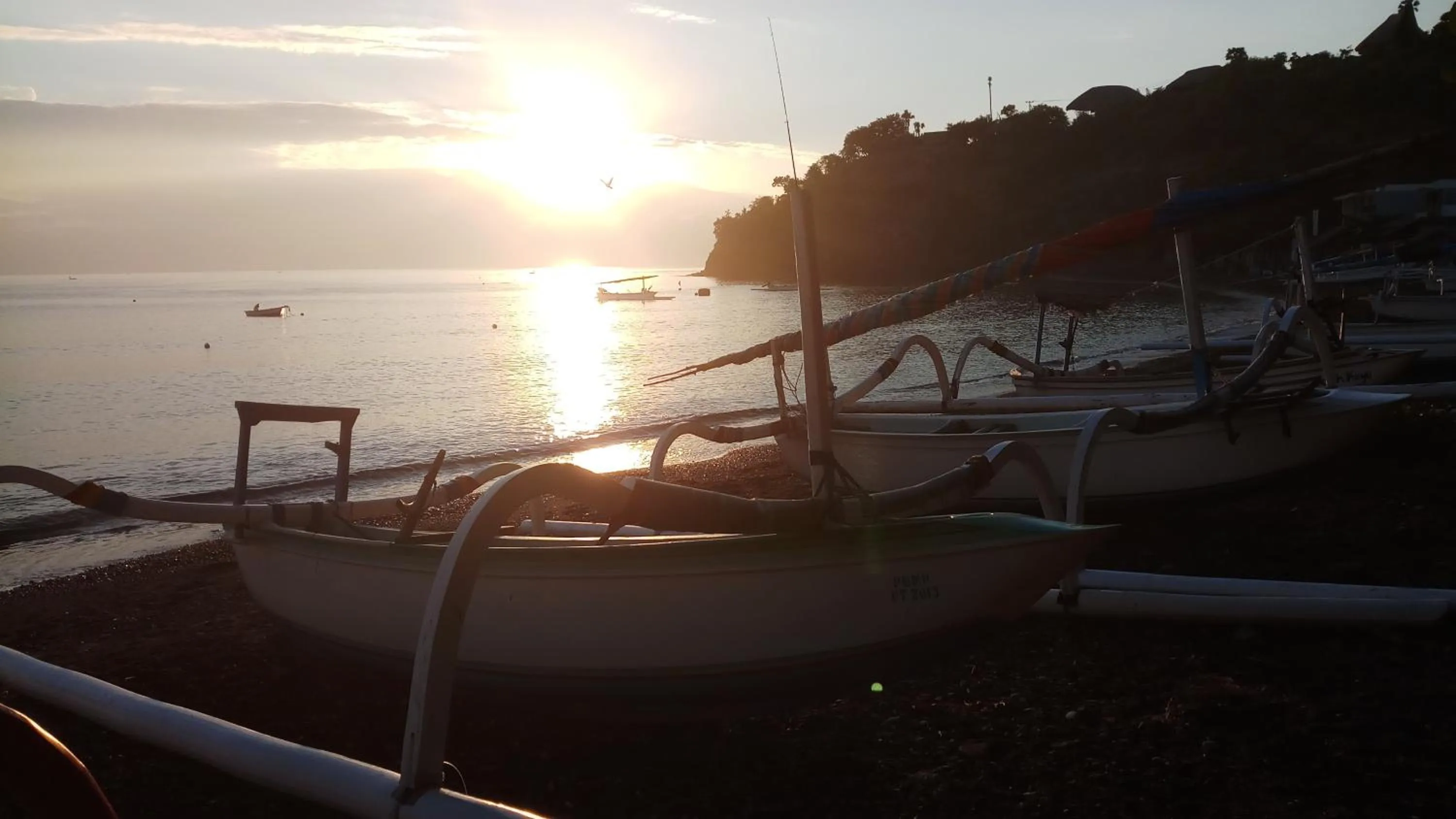 Beach in Jemeluk Beach Bungalows