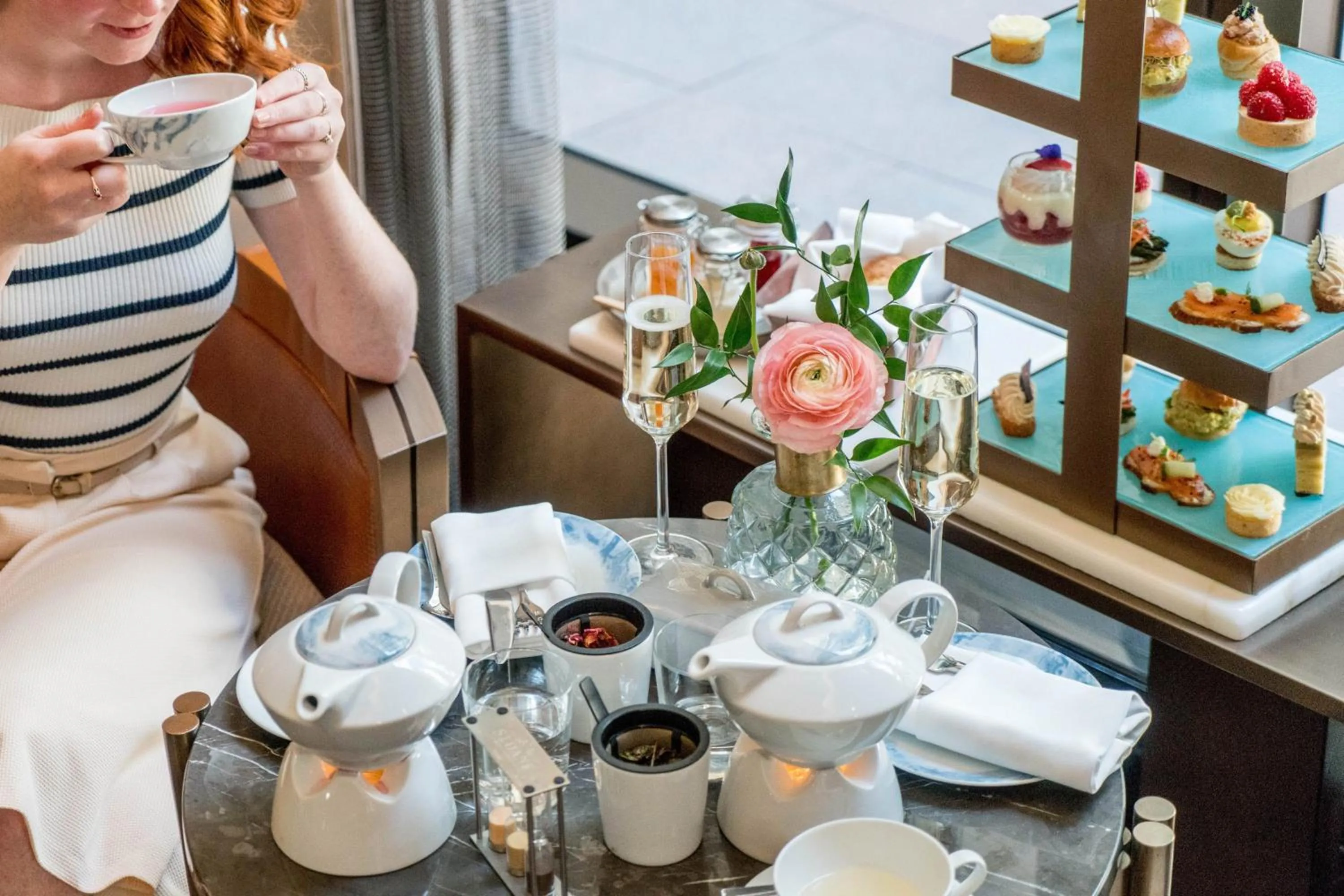 Lounge or bar in The St. Regis Toronto