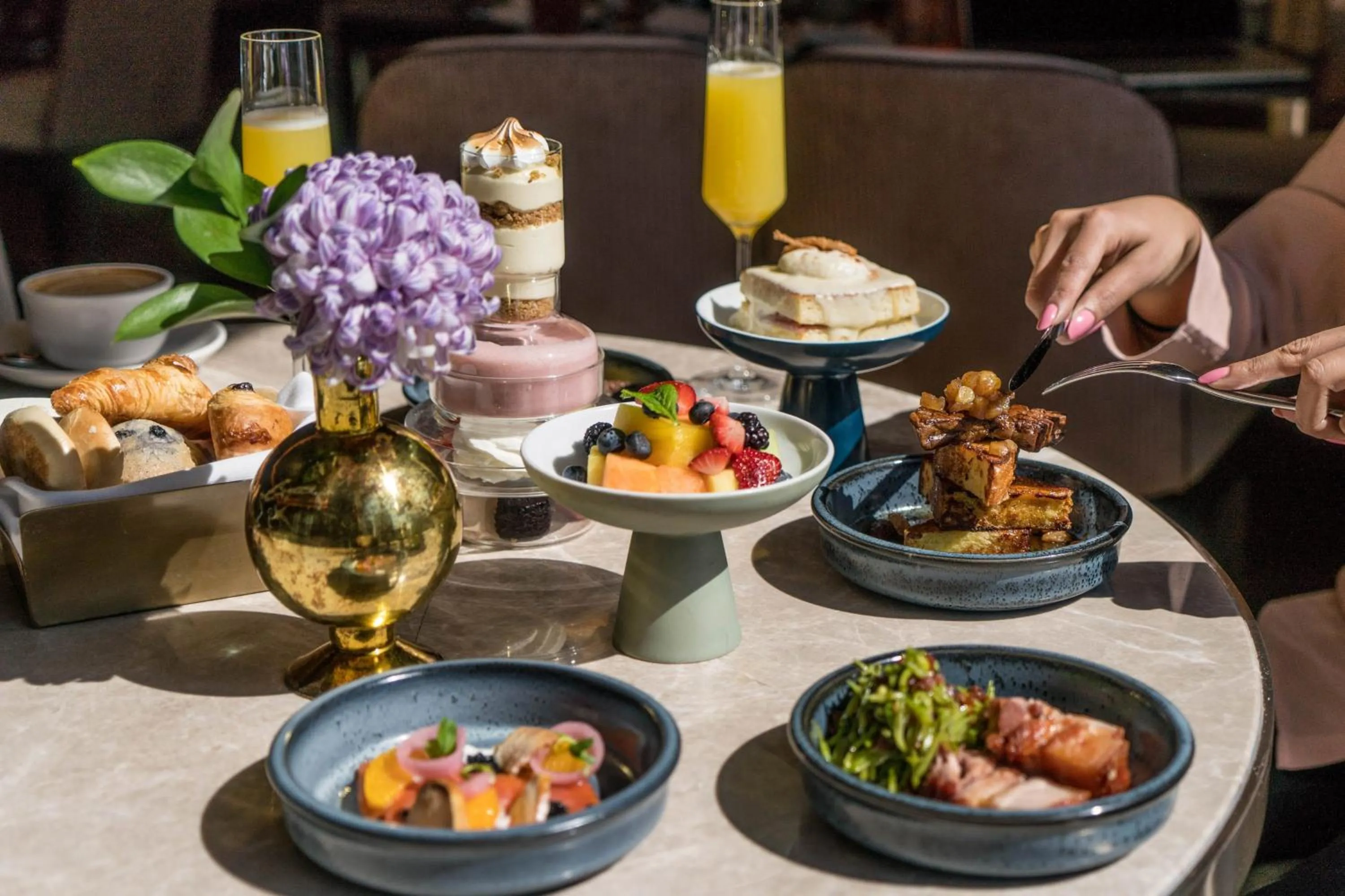 Restaurant/places to eat in The St. Regis Toronto