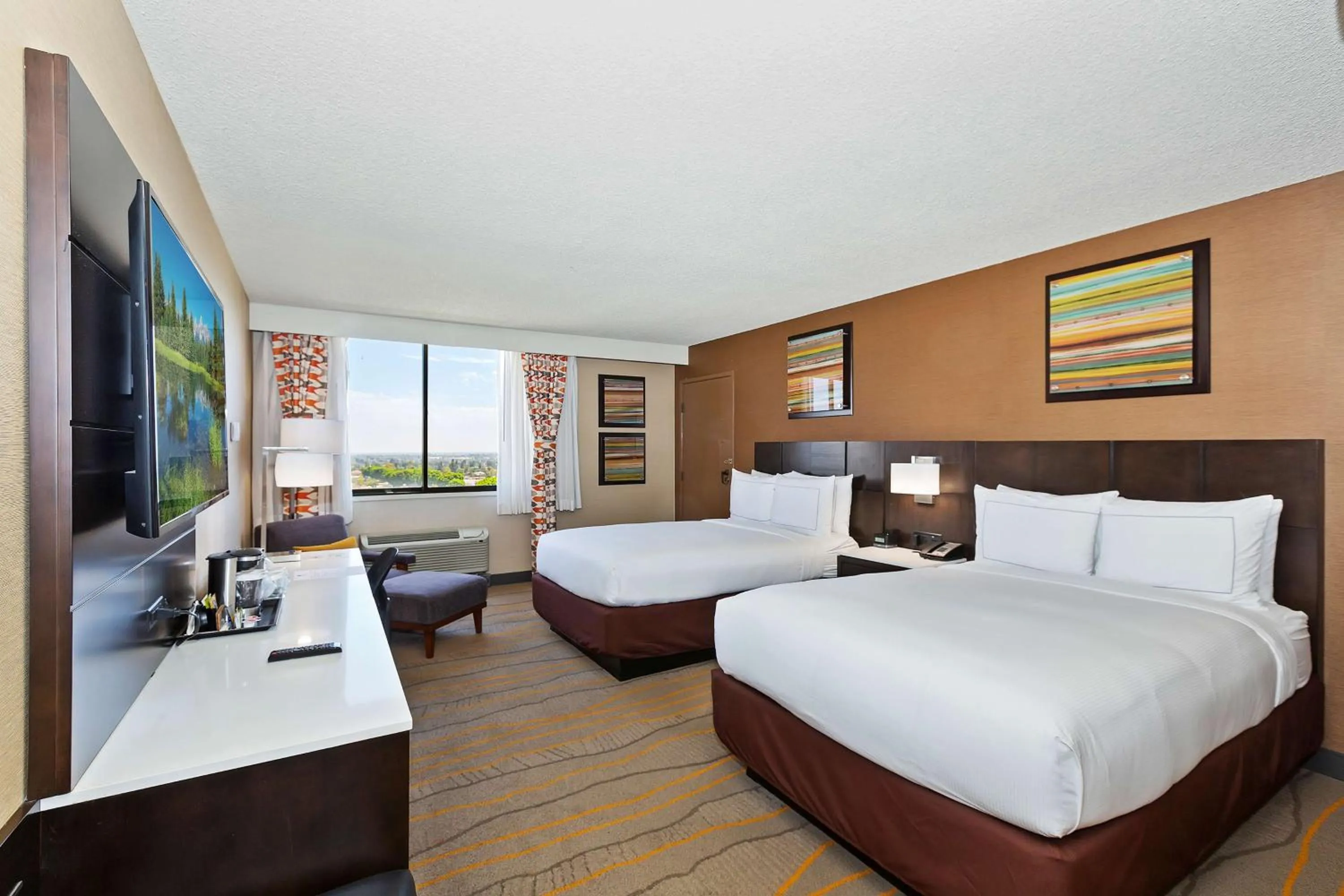 Bed in Doubletree by Hilton Whittier