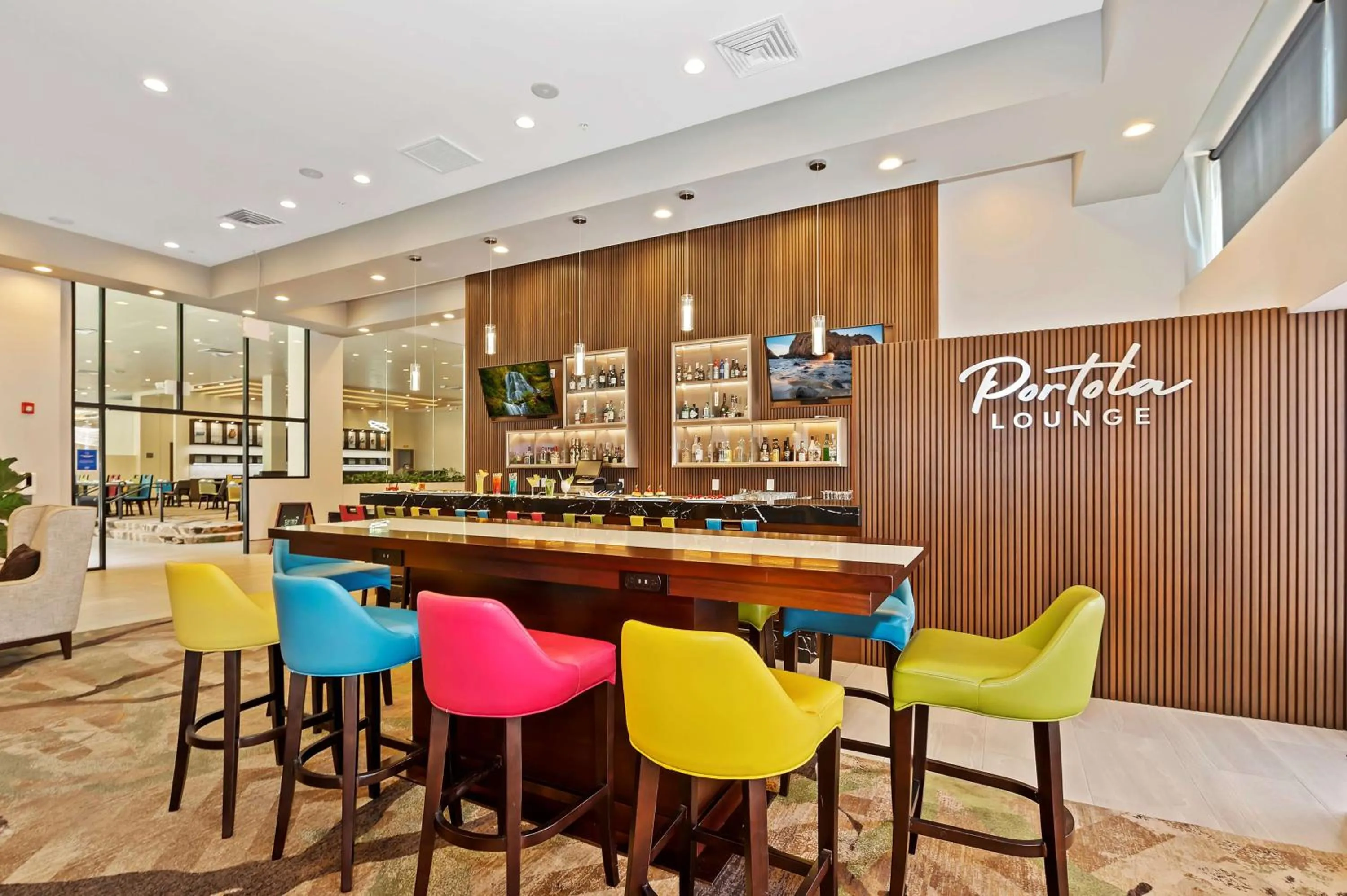 Lounge or bar in Doubletree by Hilton Whittier