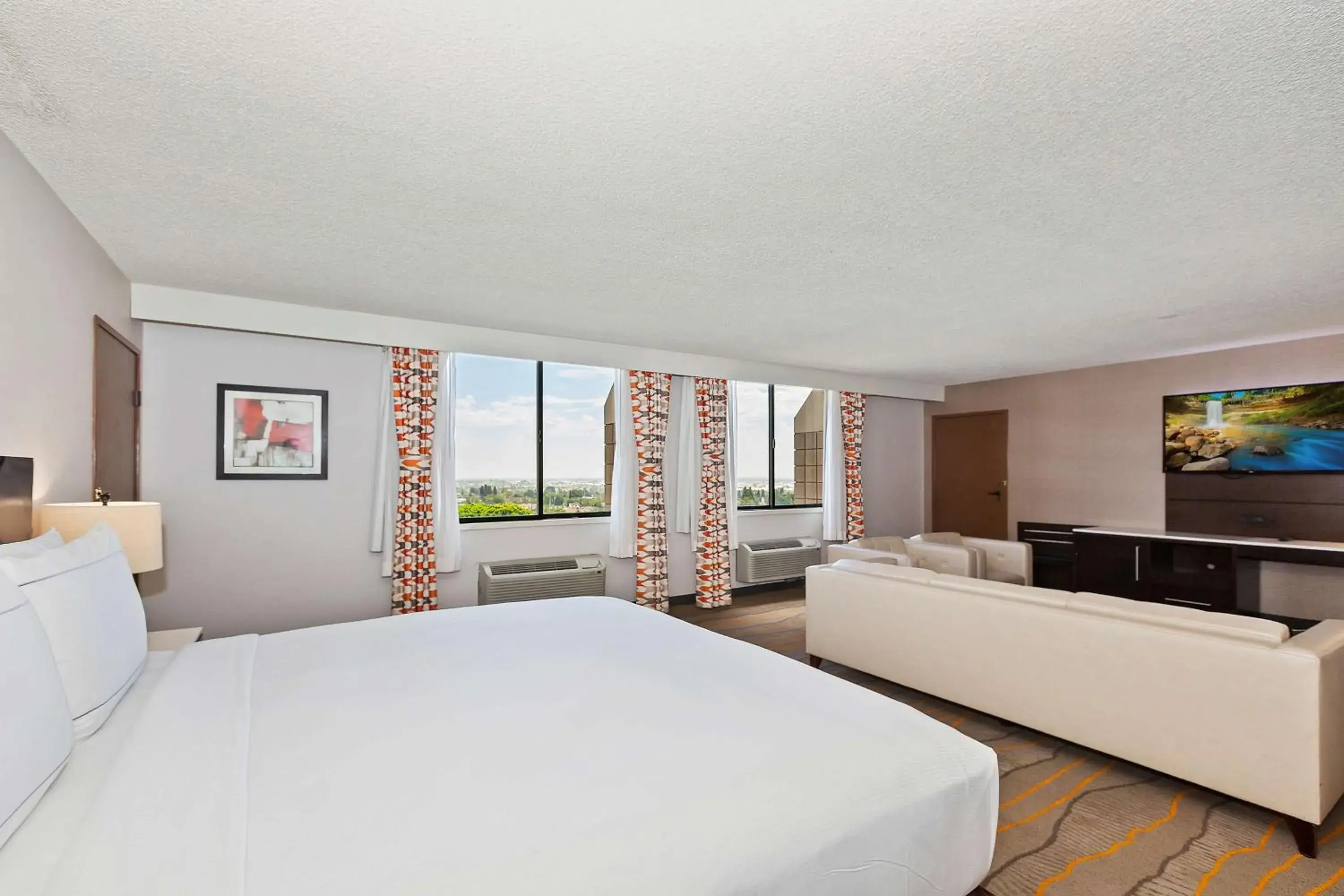 Living room, Bed in Doubletree by Hilton Whittier Living room, Bed in Doubletree by Hilton Whittier