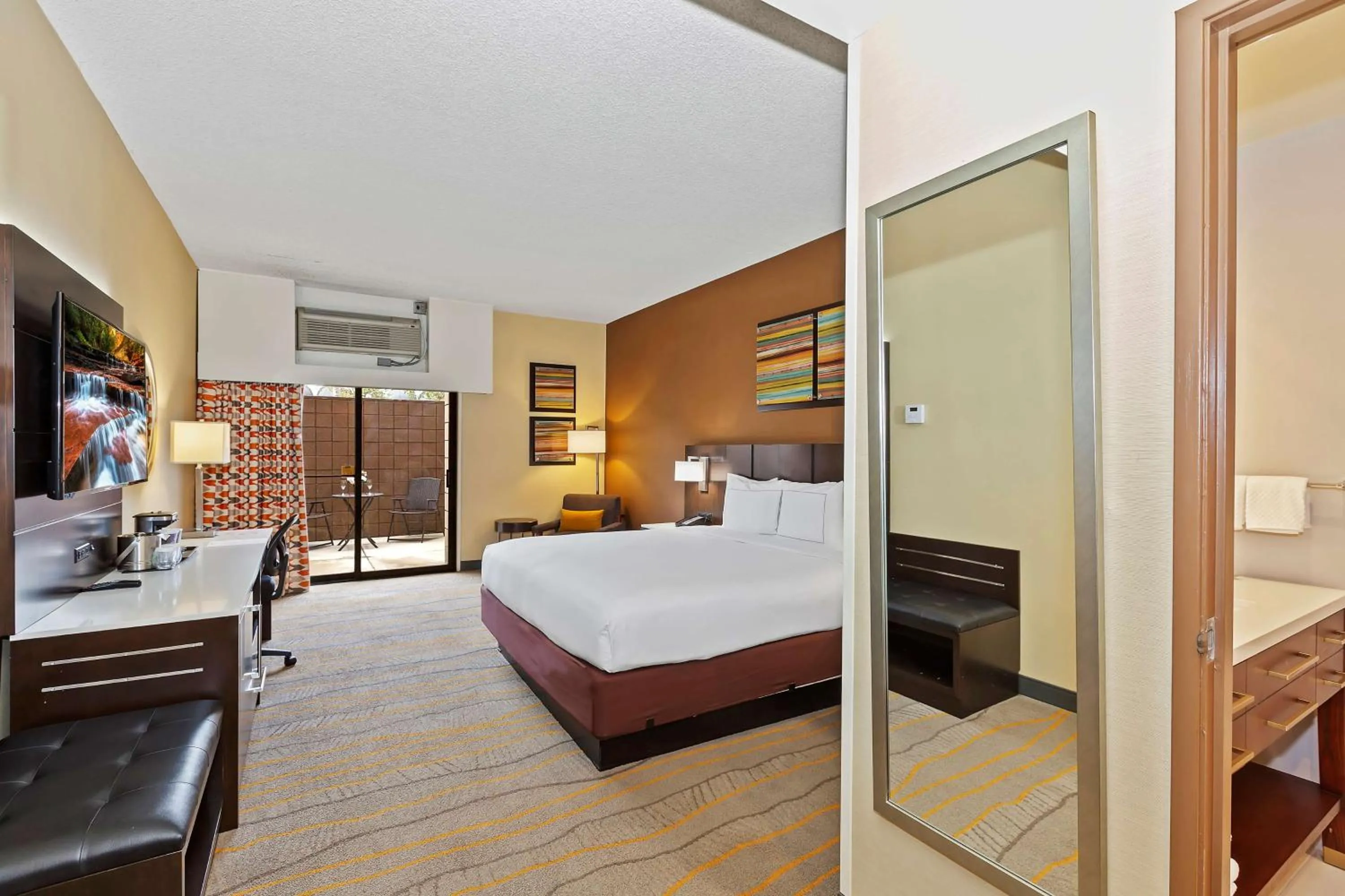 Bed in Doubletree by Hilton Whittier