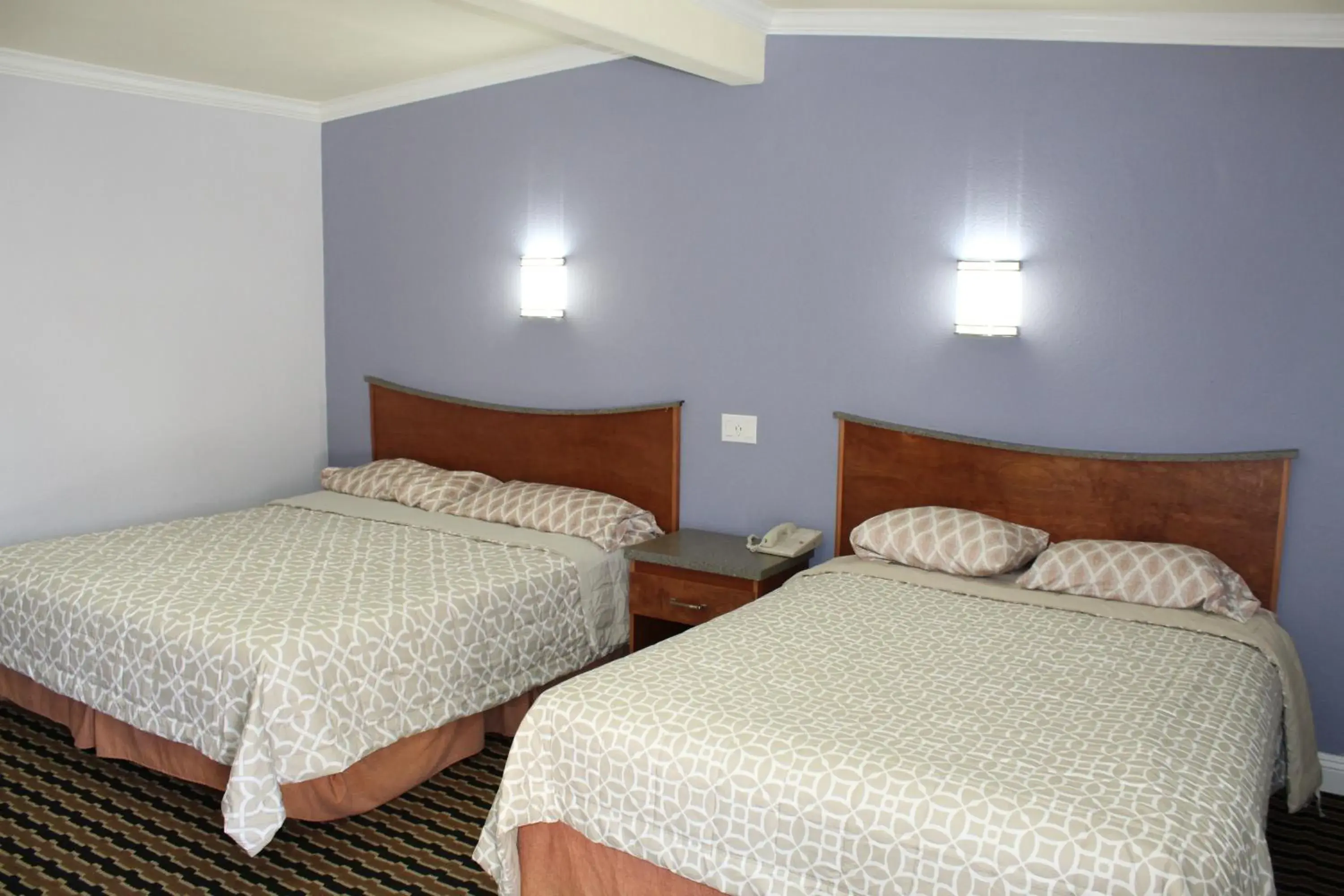 Queen Room with Two Queen Beds - single occupancy - Non-Smoking in Trails Motel Queen Room with Two Queen Beds - single occupancy - Non-Smoking in Trails Motel