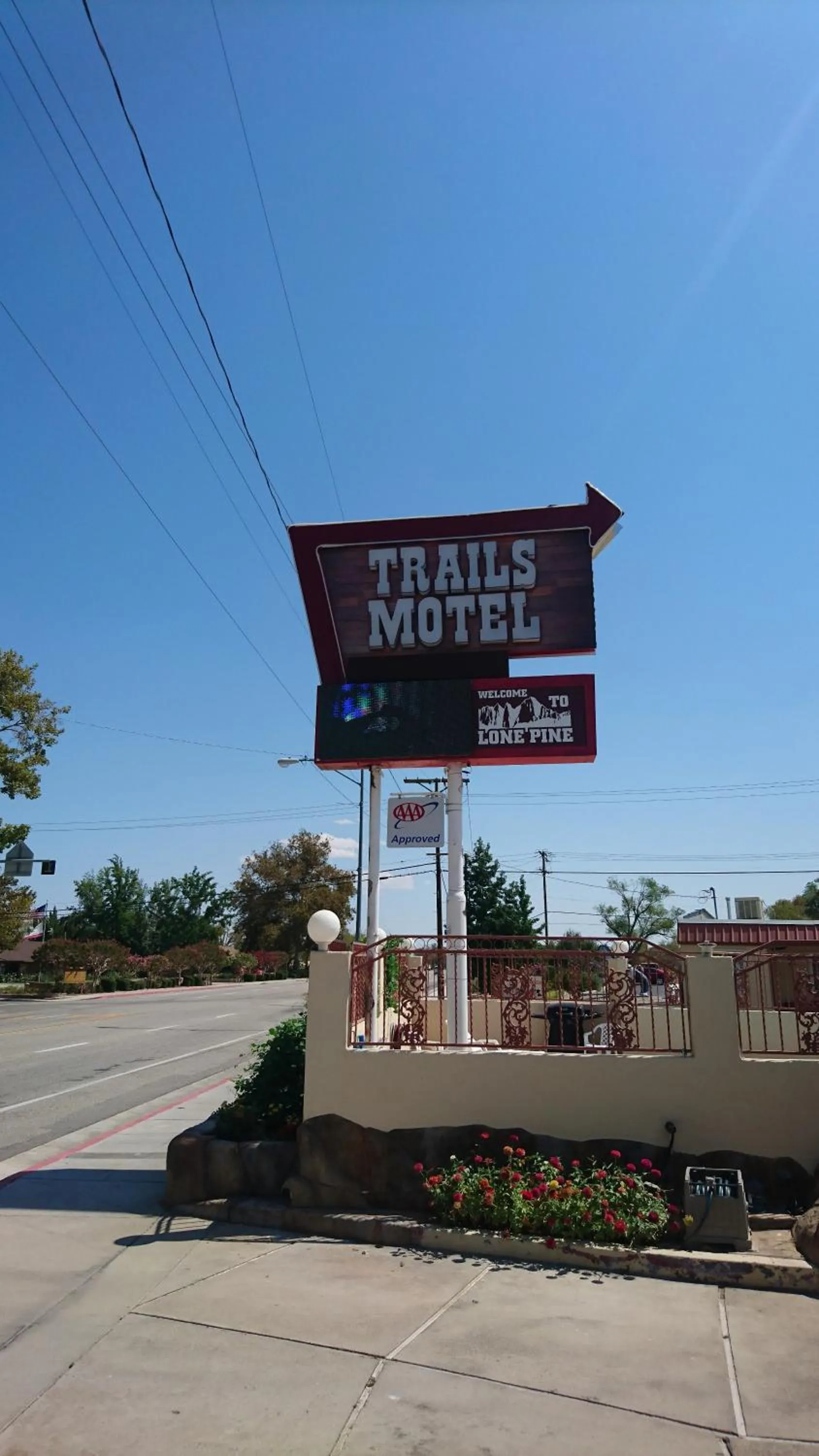 Facade/entrance in Trails Motel